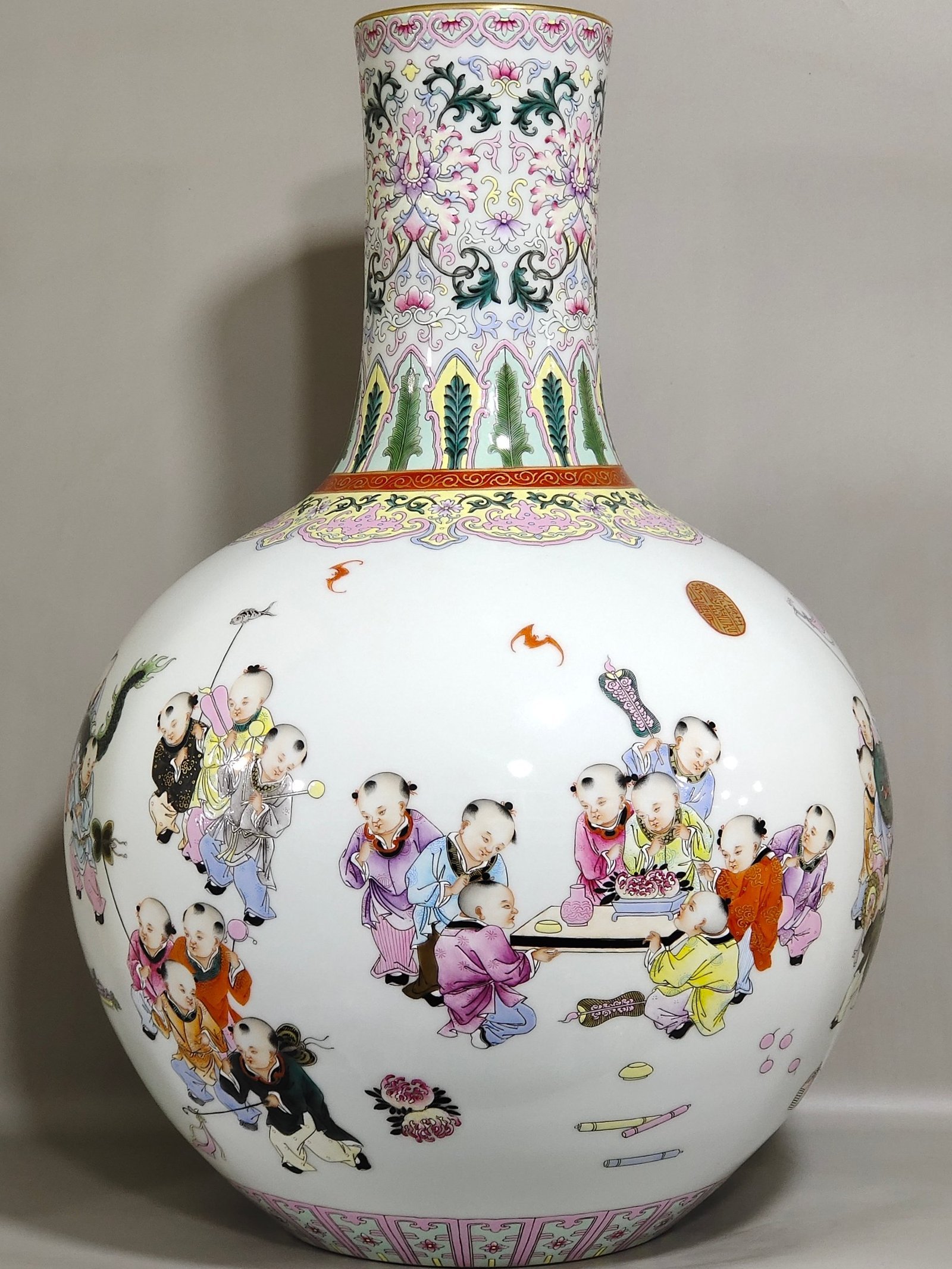 Qing Dynasty Qianlong Hundred Sons Celestial Vase
