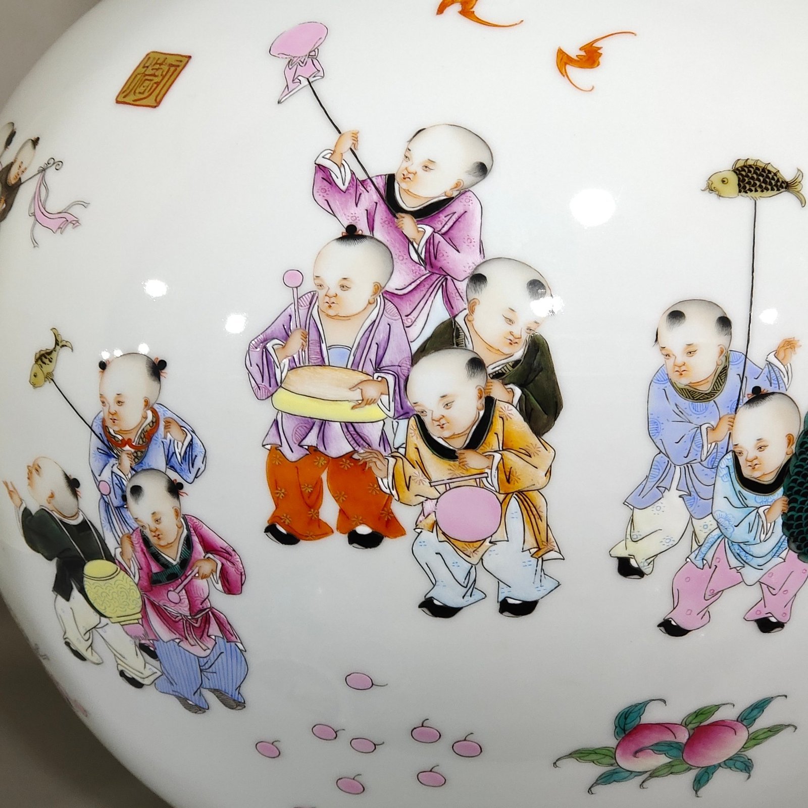 Qing Dynasty Qianlong Hundred Sons Celestial Vase