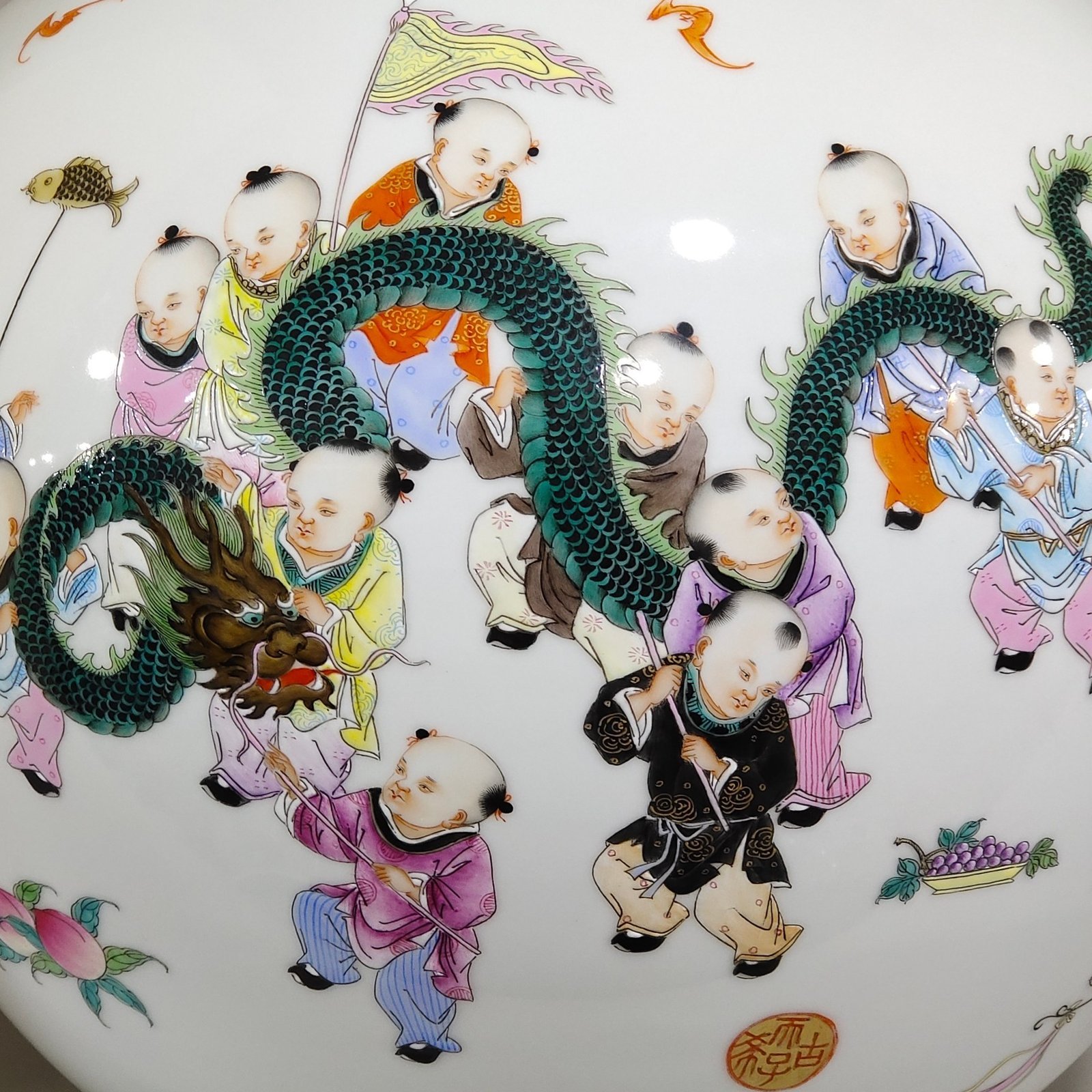 Qing Dynasty Qianlong Hundred Sons Celestial Vase