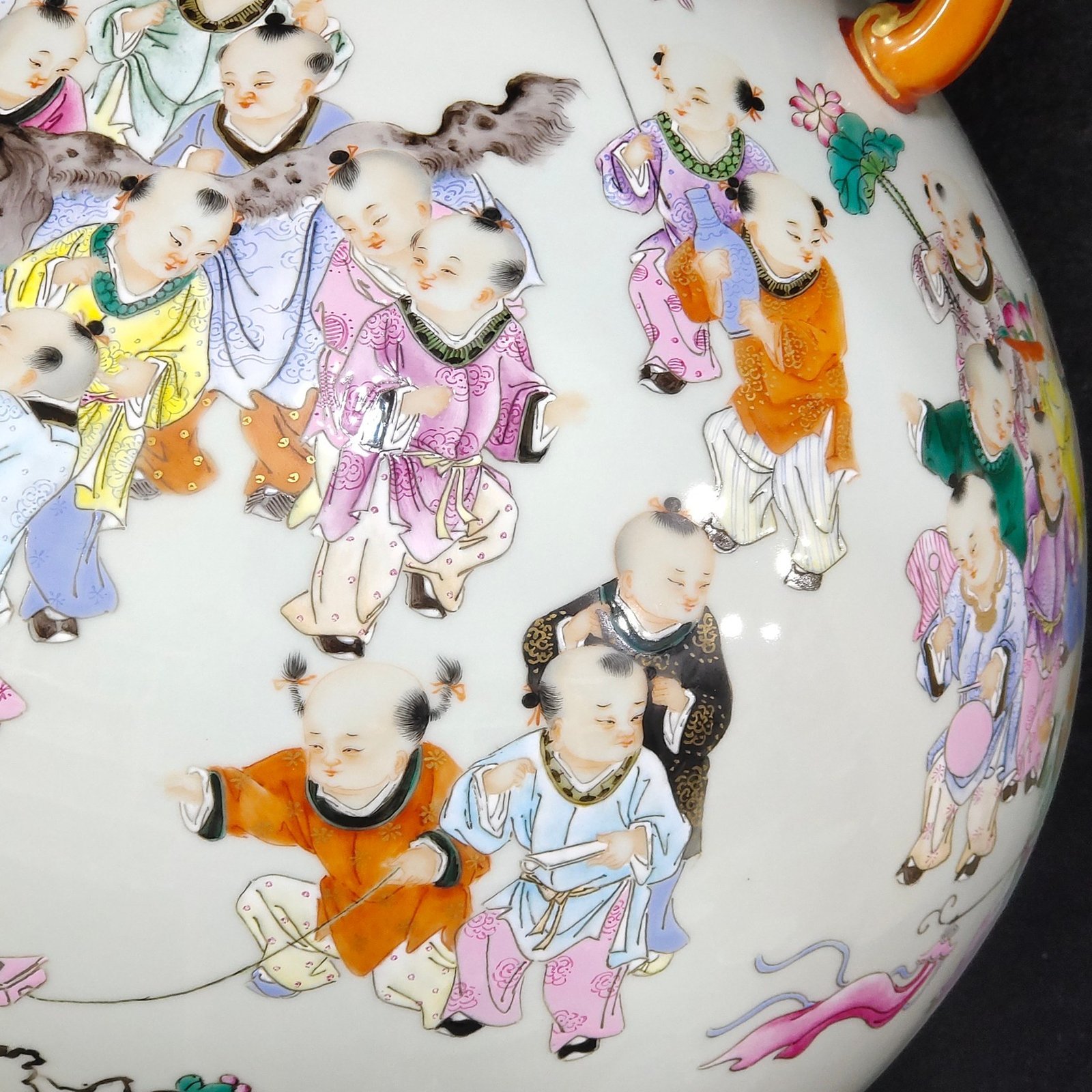 Qing Dynasty Qianlong Baizi Spring Buddha Bucket Zun