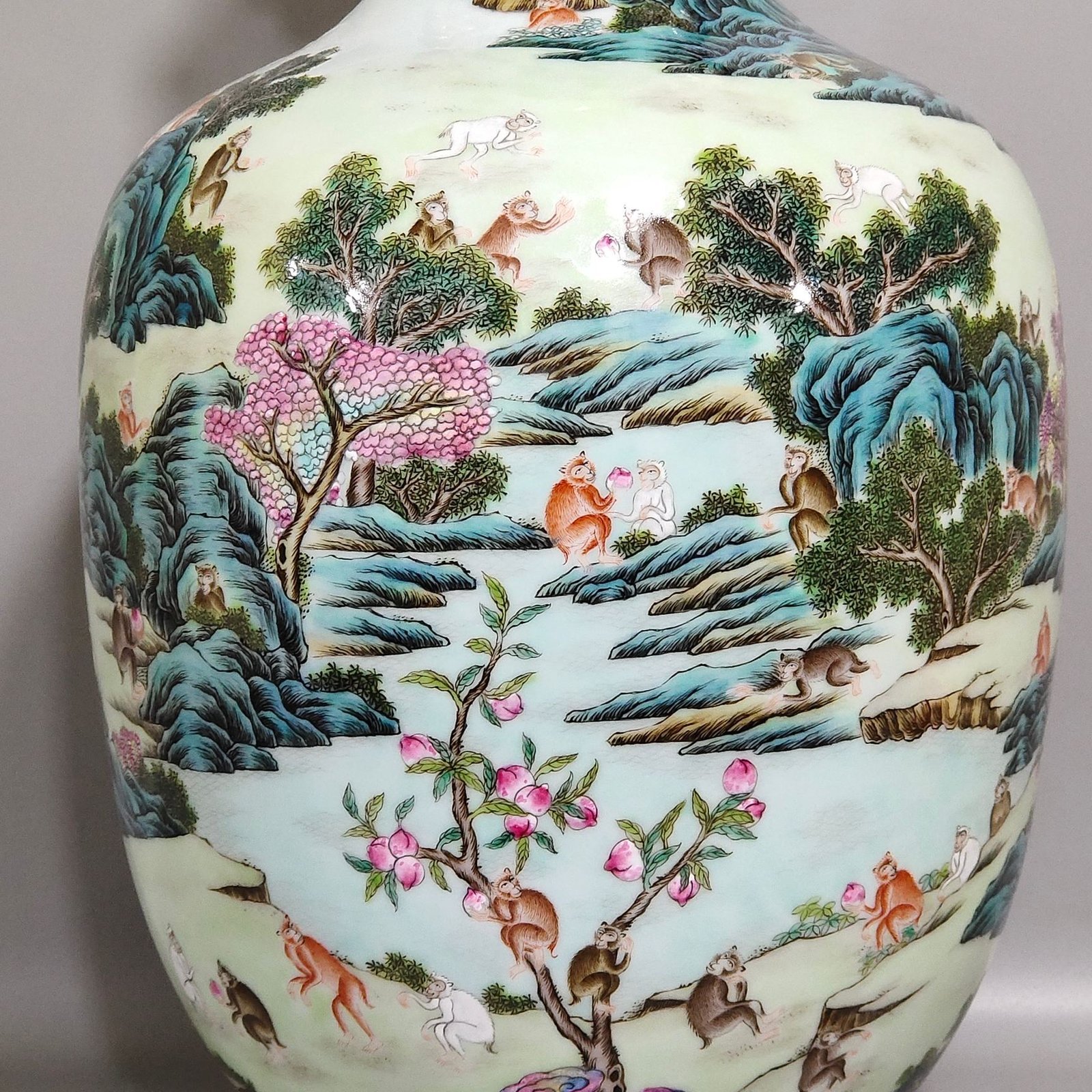 Qing Dynasty Qianlong Hundred Monkeys Amphora