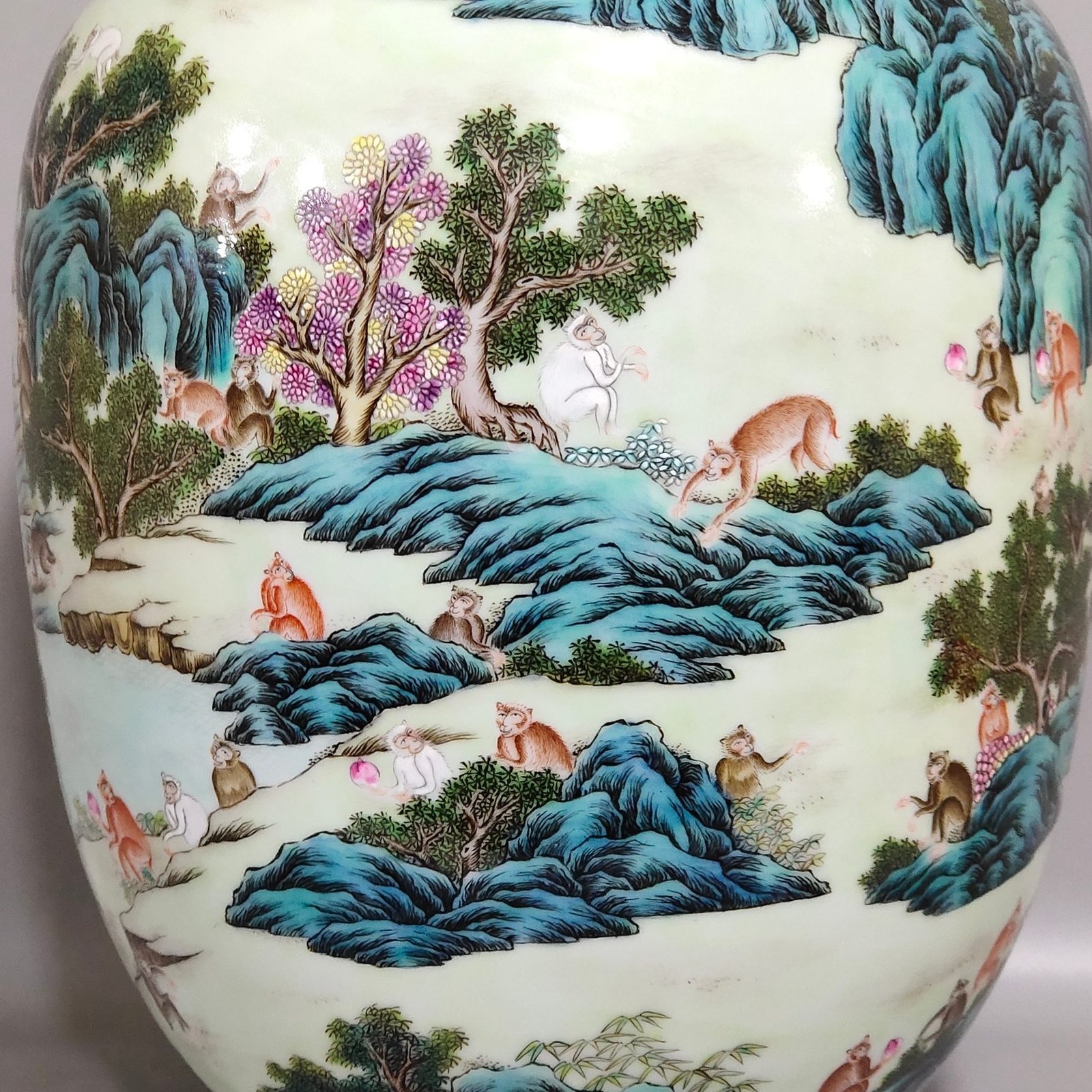 Qing Dynasty Qianlong Hundred Monkeys Amphora