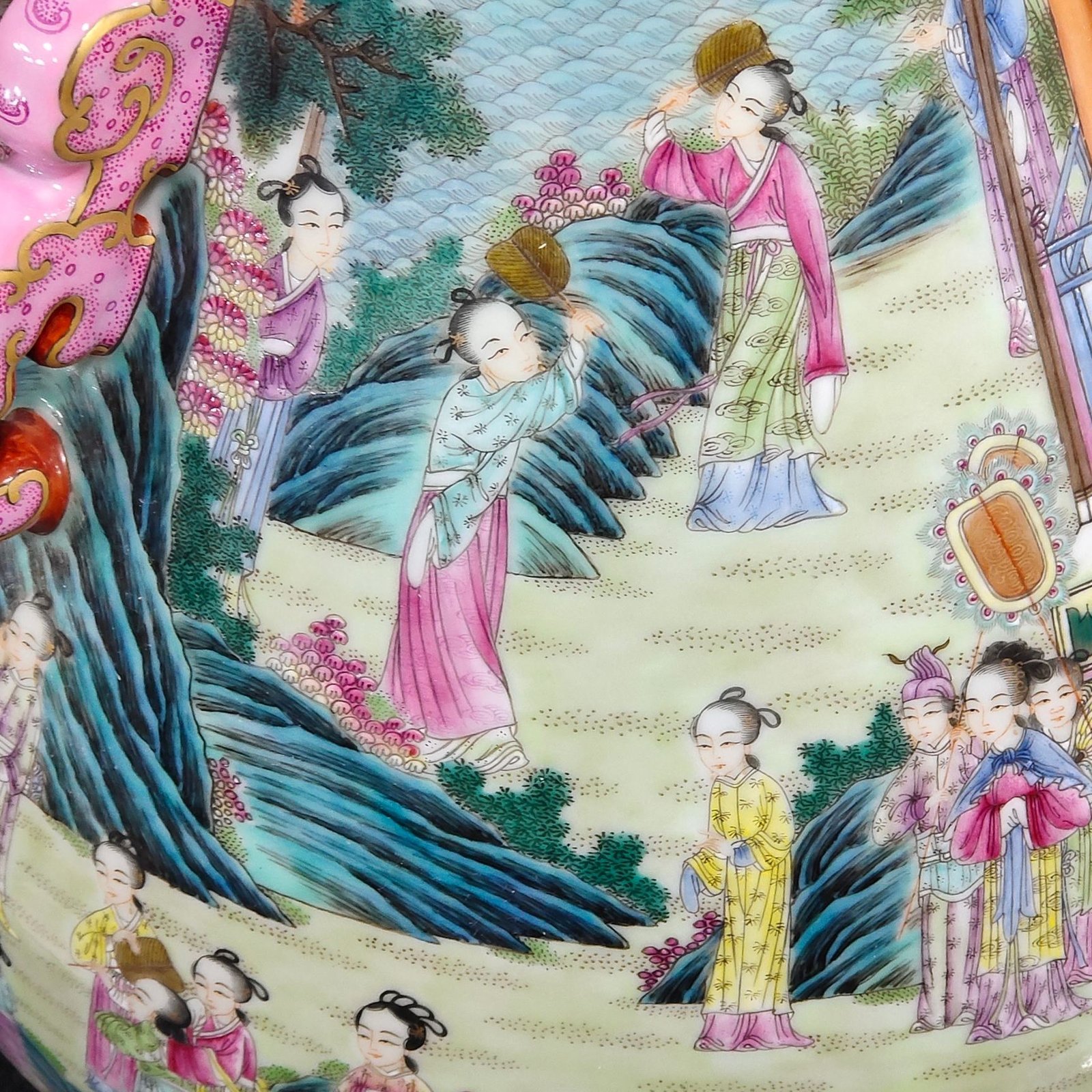 Qing Dynasty Qianlong Beautiful Pictures Two Eared Buddha Barrel Zun