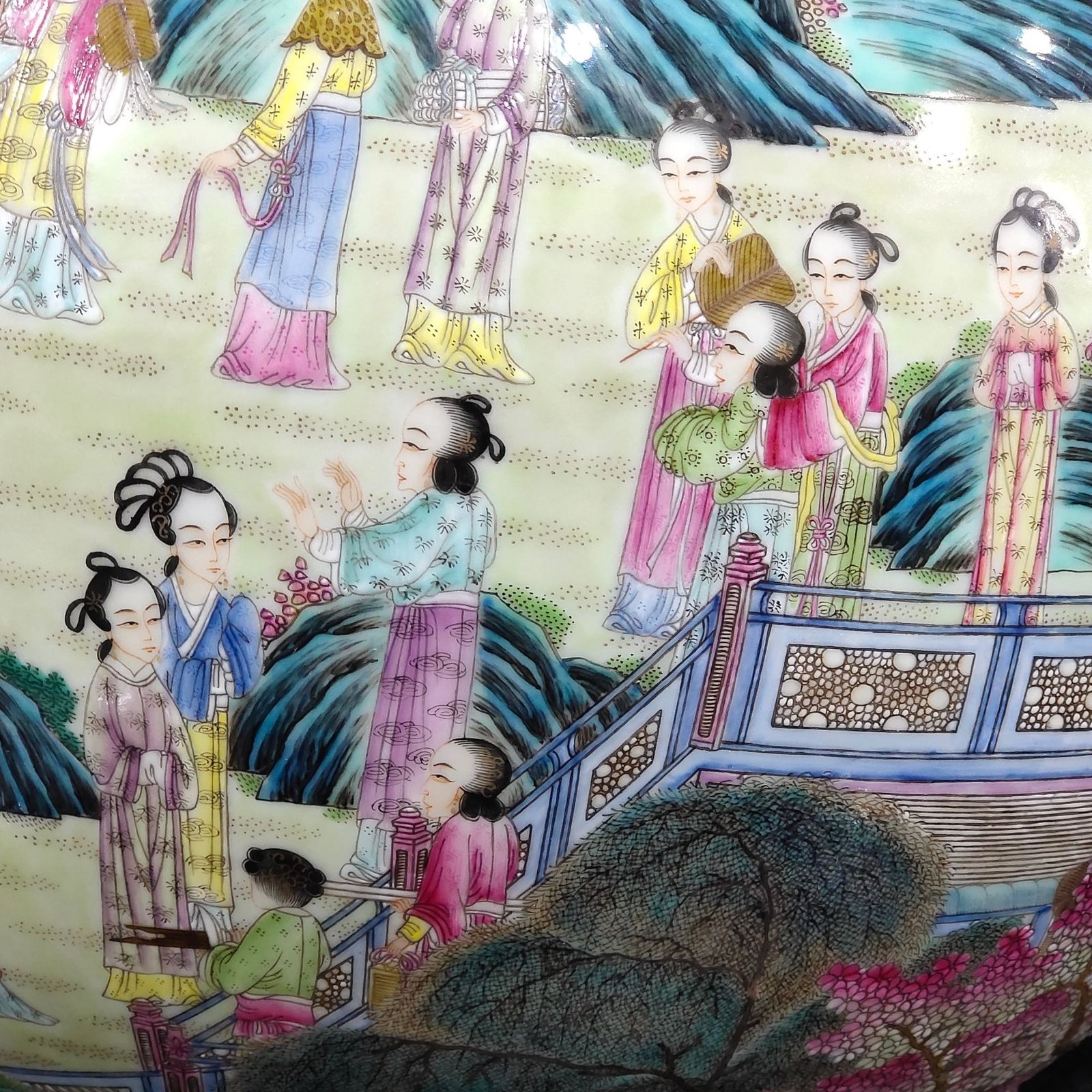 Qing Dynasty Qianlong Beautiful Pictures Two Eared Buddha Barrel Zun