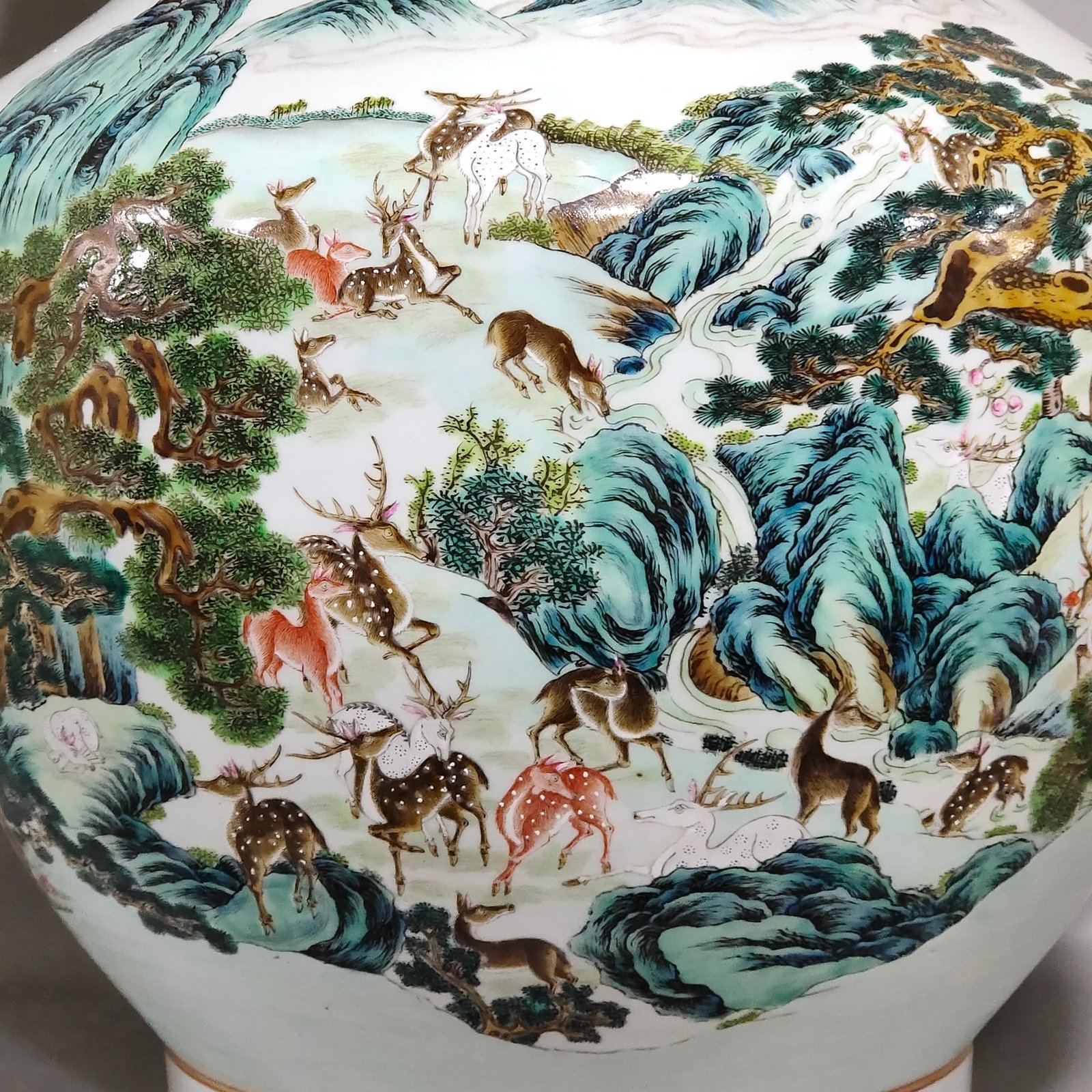 Qing Dynasty Qianlong A double eared statue of a hundred deer