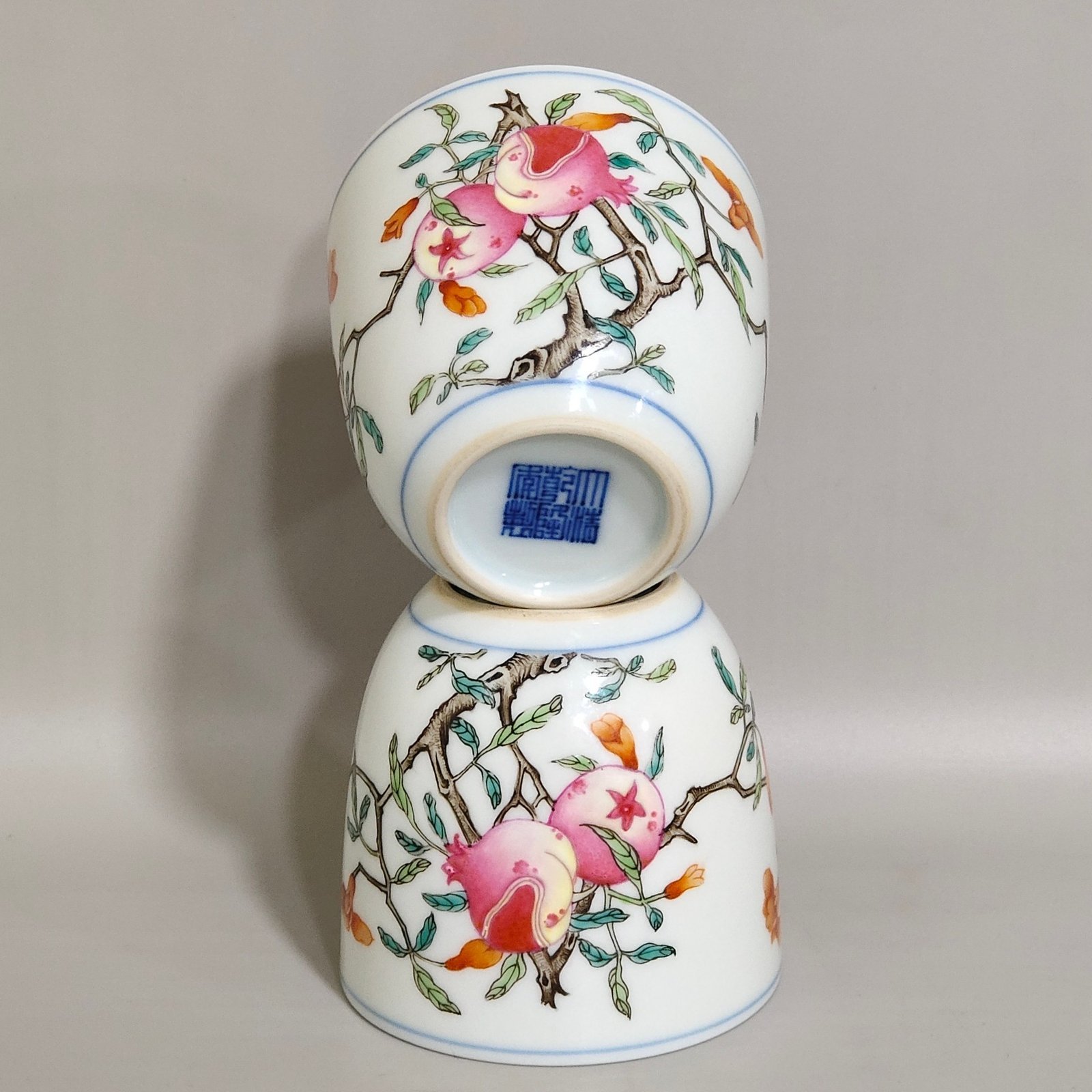 Qing Dynasty Qianlong A pair of pomegranate pattern cups