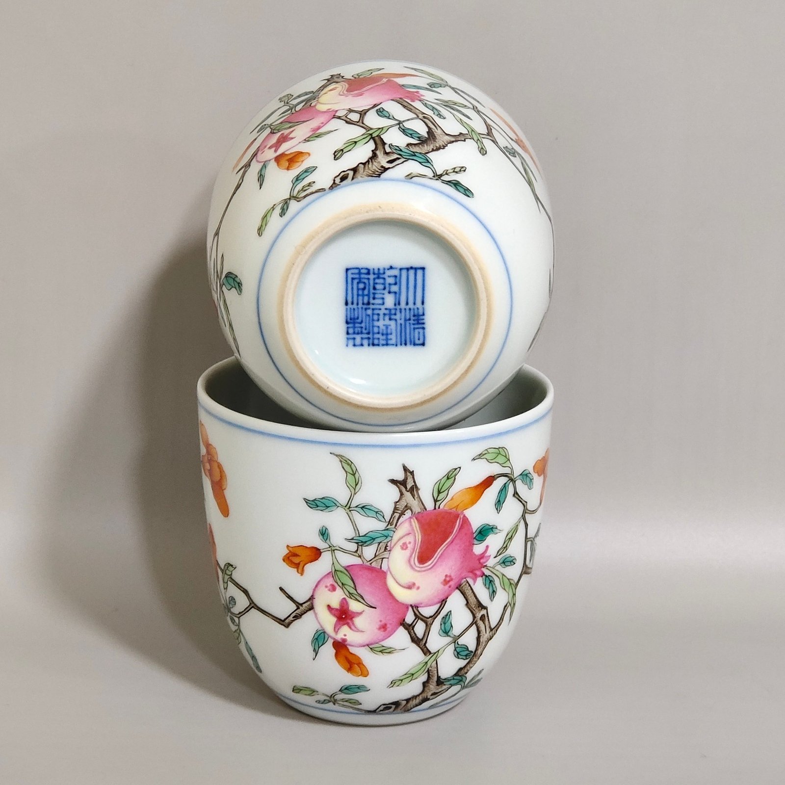 Qing Dynasty Qianlong A pair of pomegranate pattern cups