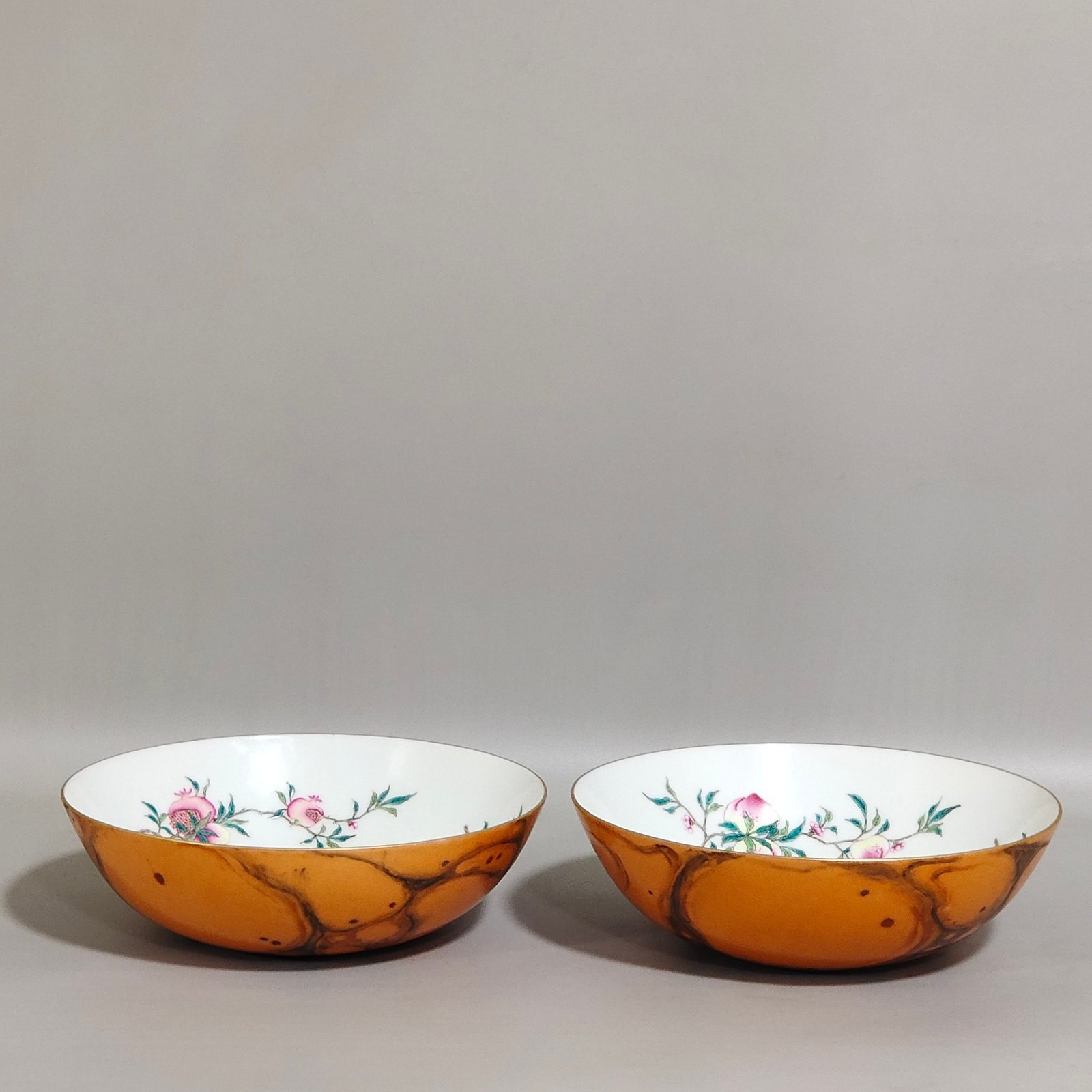 Qing Dynasty Qianlong stone patterned glaze painted with a group of harmonious Sanduo bowls