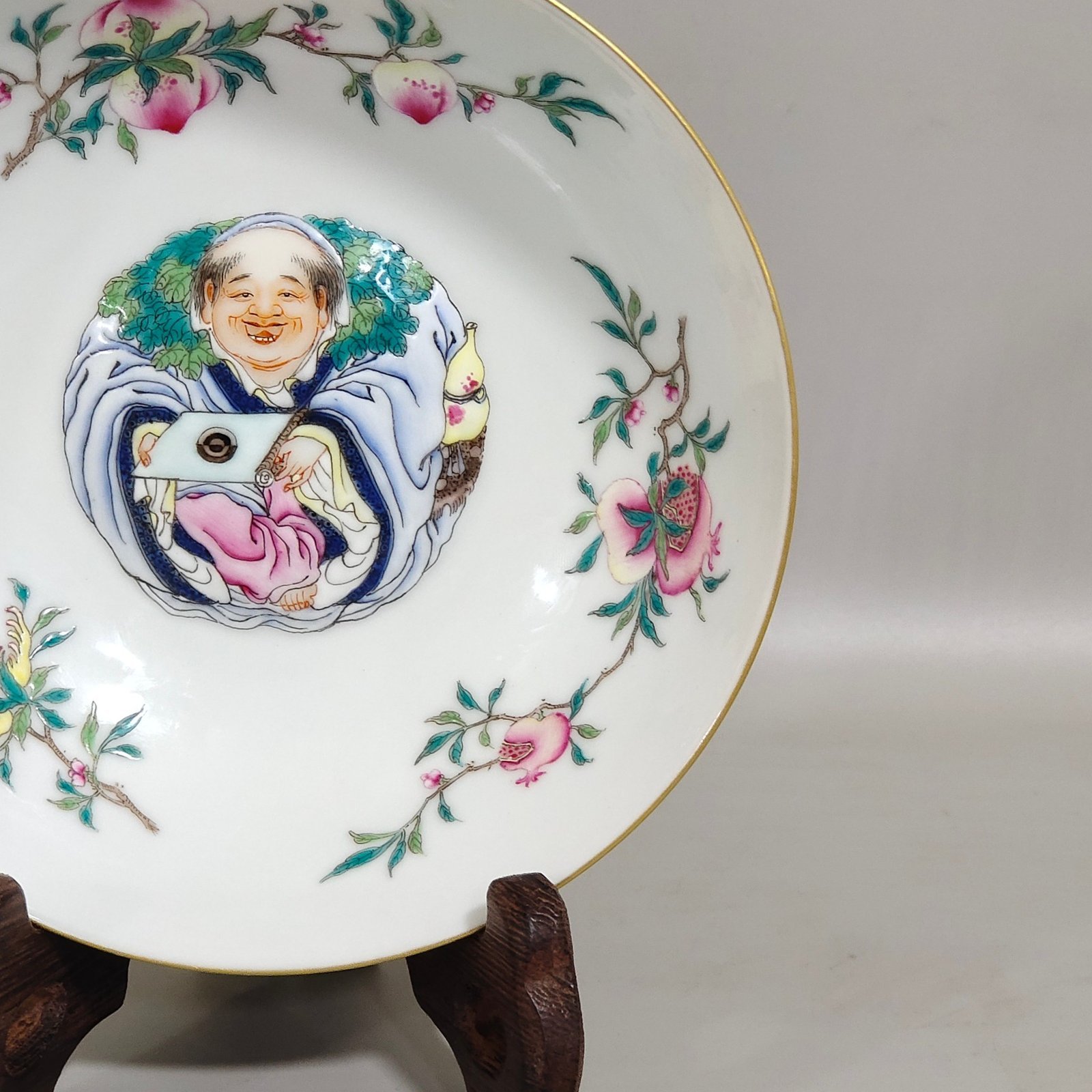 Qing Dynasty Qianlong stone patterned glaze painted with a group of harmonious Sanduo bowls