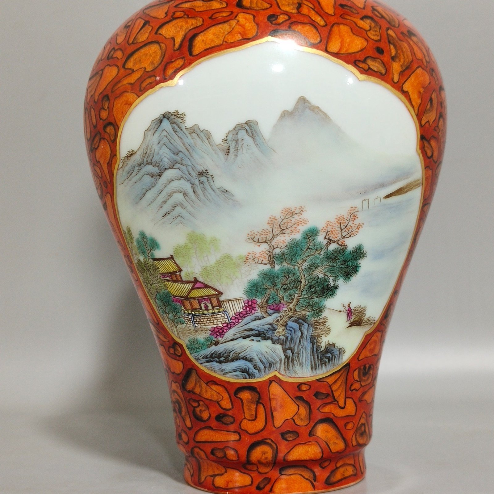 Qing Dynasty Qianlong stone glazed landscape gourd vase