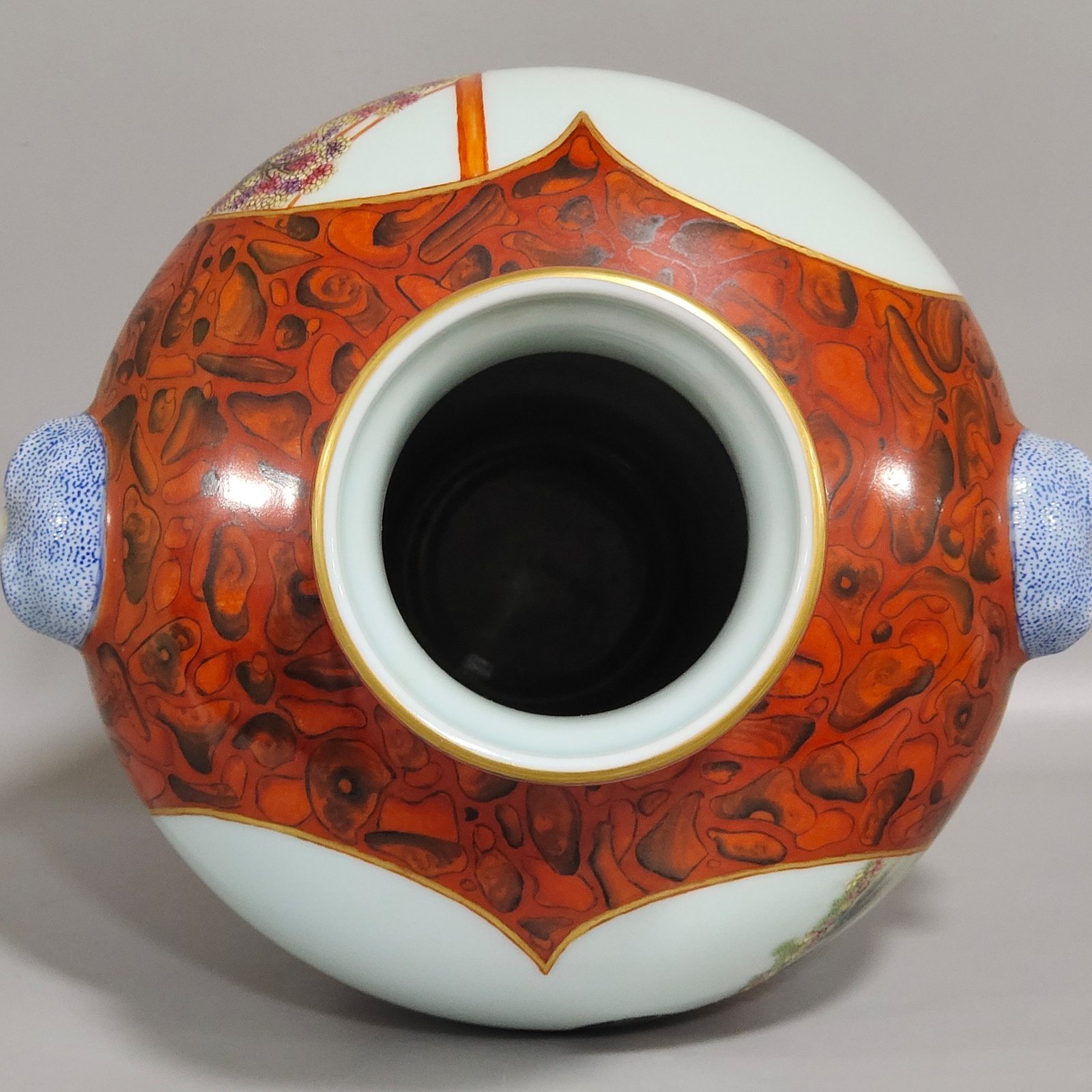 Qing Dynasty Qianlong stone pattern glazed window character story amphorae