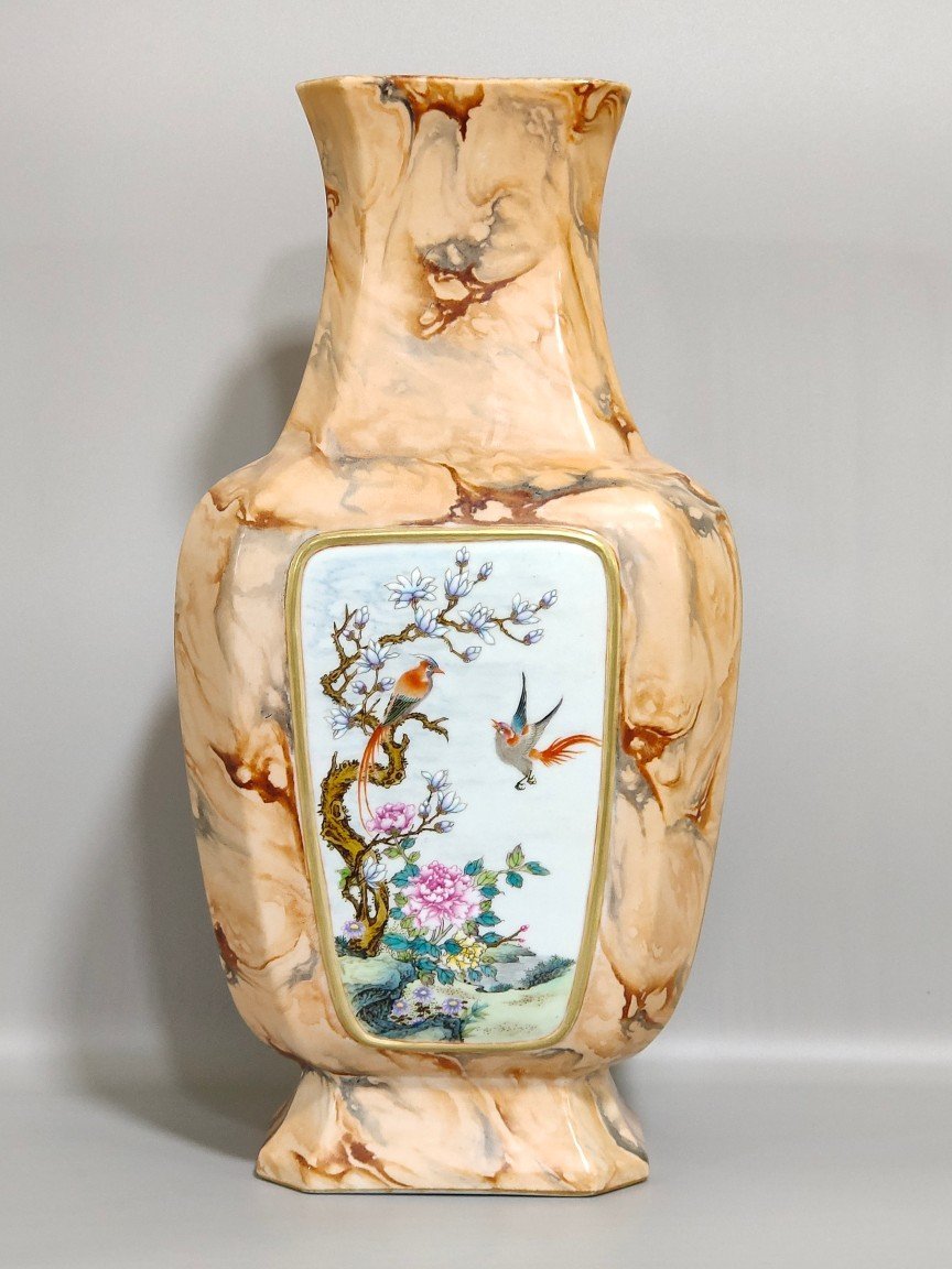 Qing Dynasty Qianlong stone pattern glazed window flower and bird eight way vase