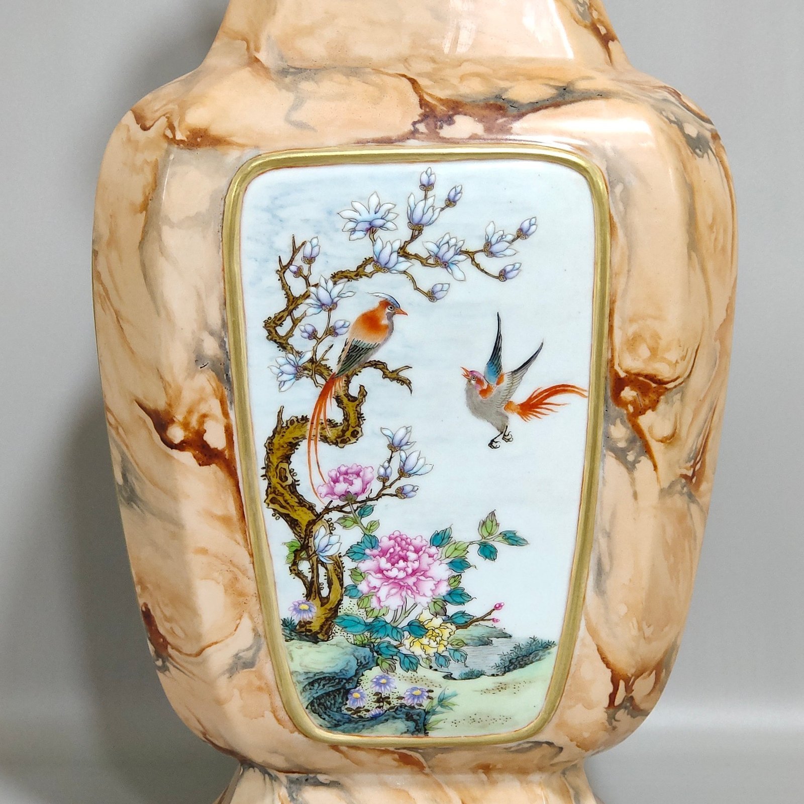 Qing Dynasty Qianlong stone pattern glazed window flower and bird eight way vase