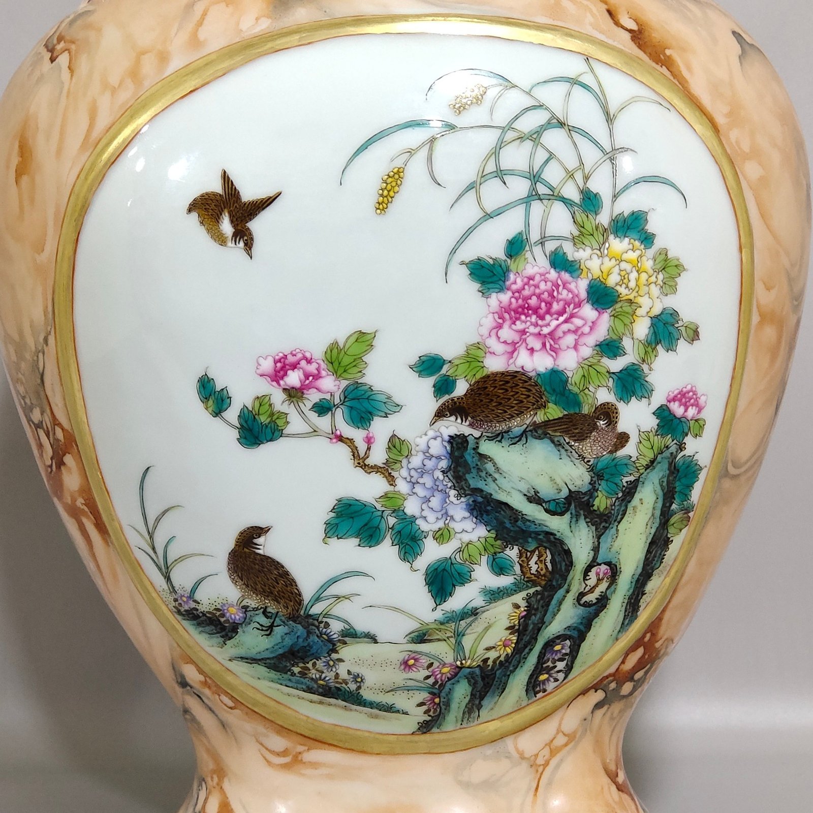 Qing Dynasty Qianlong stone patterned glazed flower and bird amphora with windows