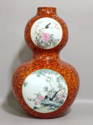Qing Dynasty Qianlong stone pattern glazed flower and bird gourd vase with window