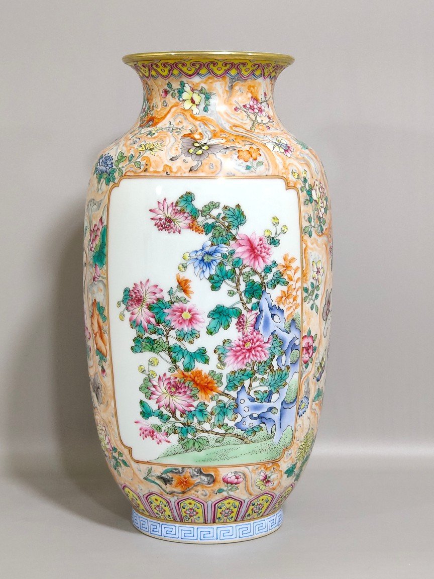 Qing Dynasty Qianlong stone pattern glazed butterfly love vase