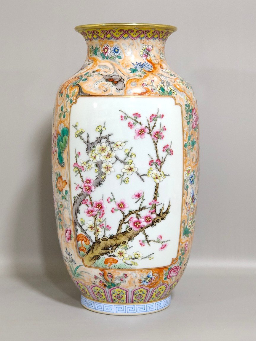 Qing Dynasty Qianlong stone pattern glazed butterfly love vase