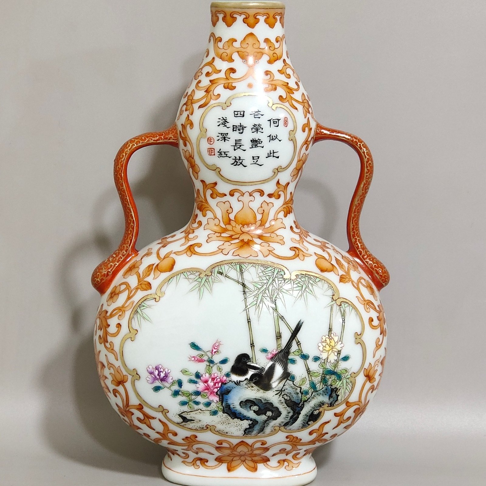 Qing Dynasty Qianlong alum red passion flower window shaped flat gourd vase