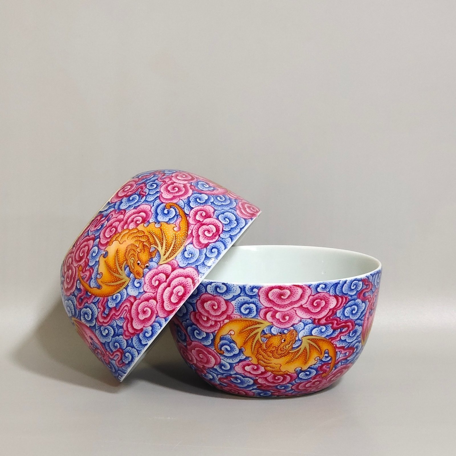 Qing Dynasty Qianlong Xiangyun Wufu Cup