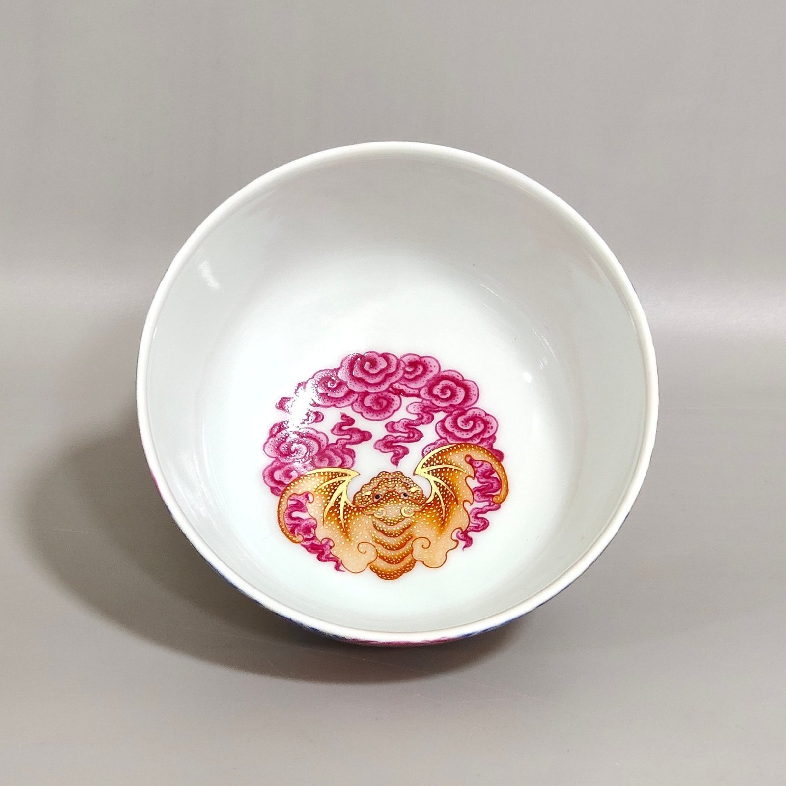 Qing Dynasty Qianlong Xiangyun Wufu Cup