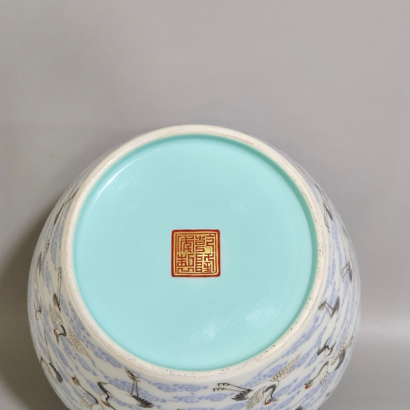 Qing Dynasty Qianlong tea can with auspicious clouds and hundreds of cranes