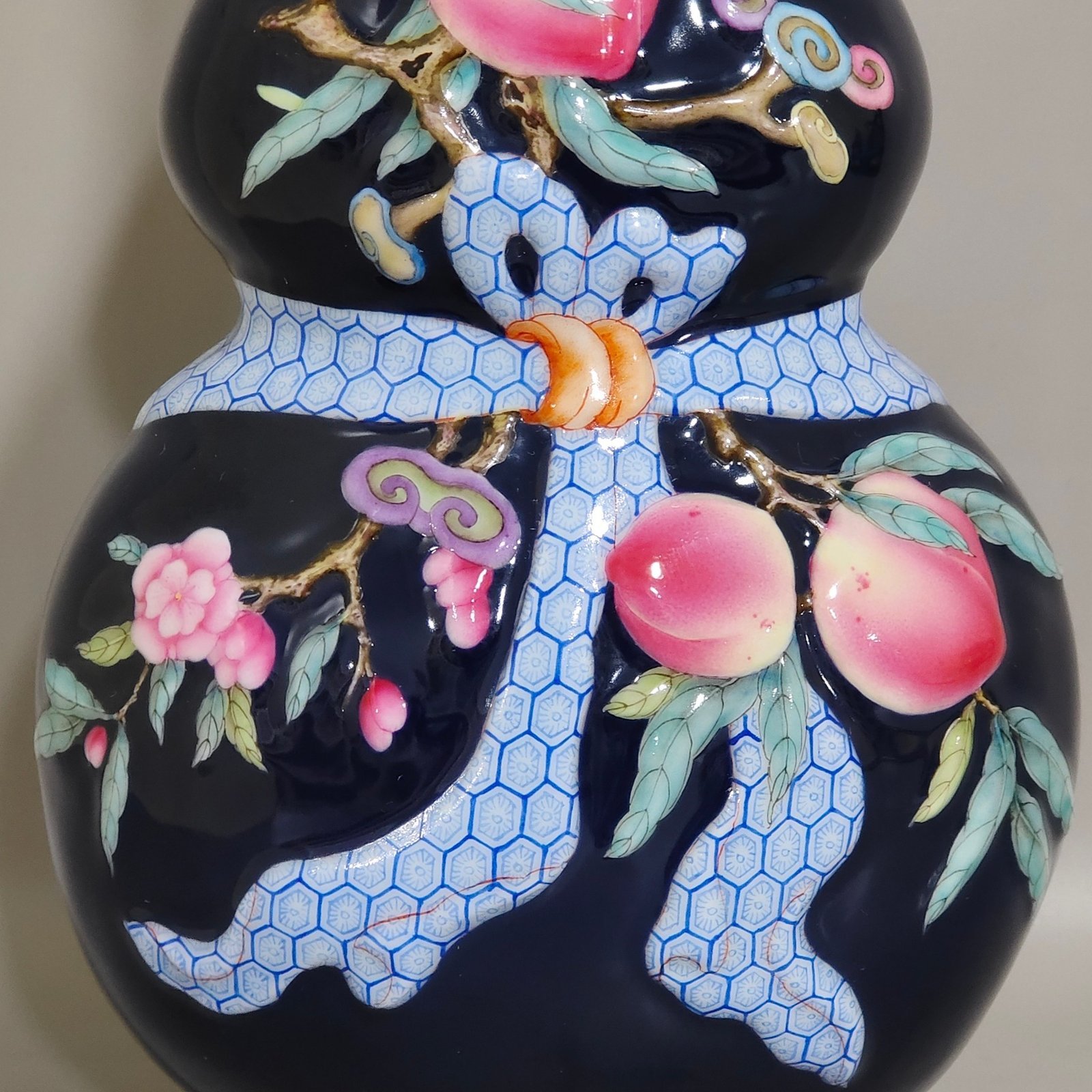 Qing Dynasty Qianlong Festival blue glazed relief vase with longevity peach gourd