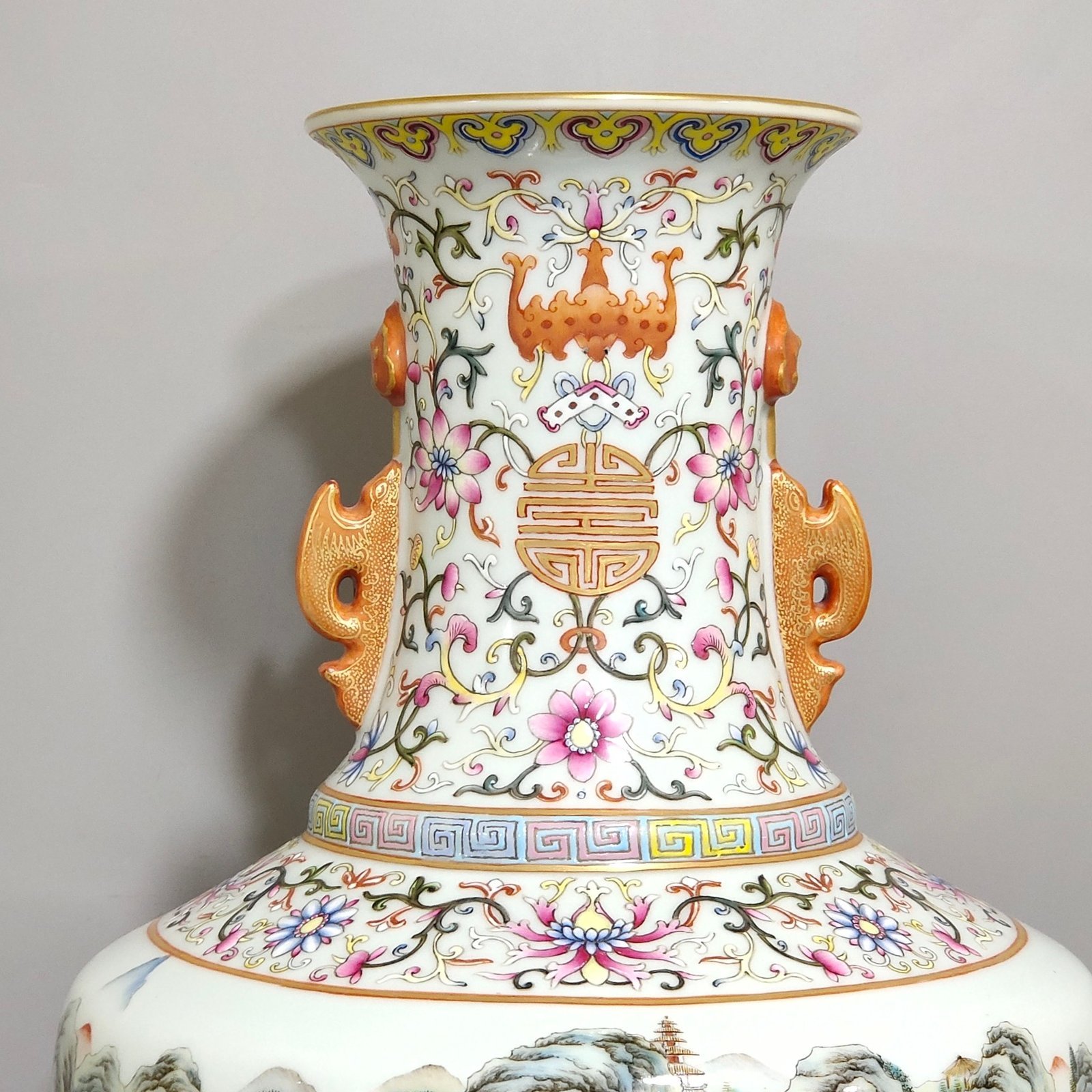 Qing Dynasty Qianlong Fushou Shuangquan landscape amphora