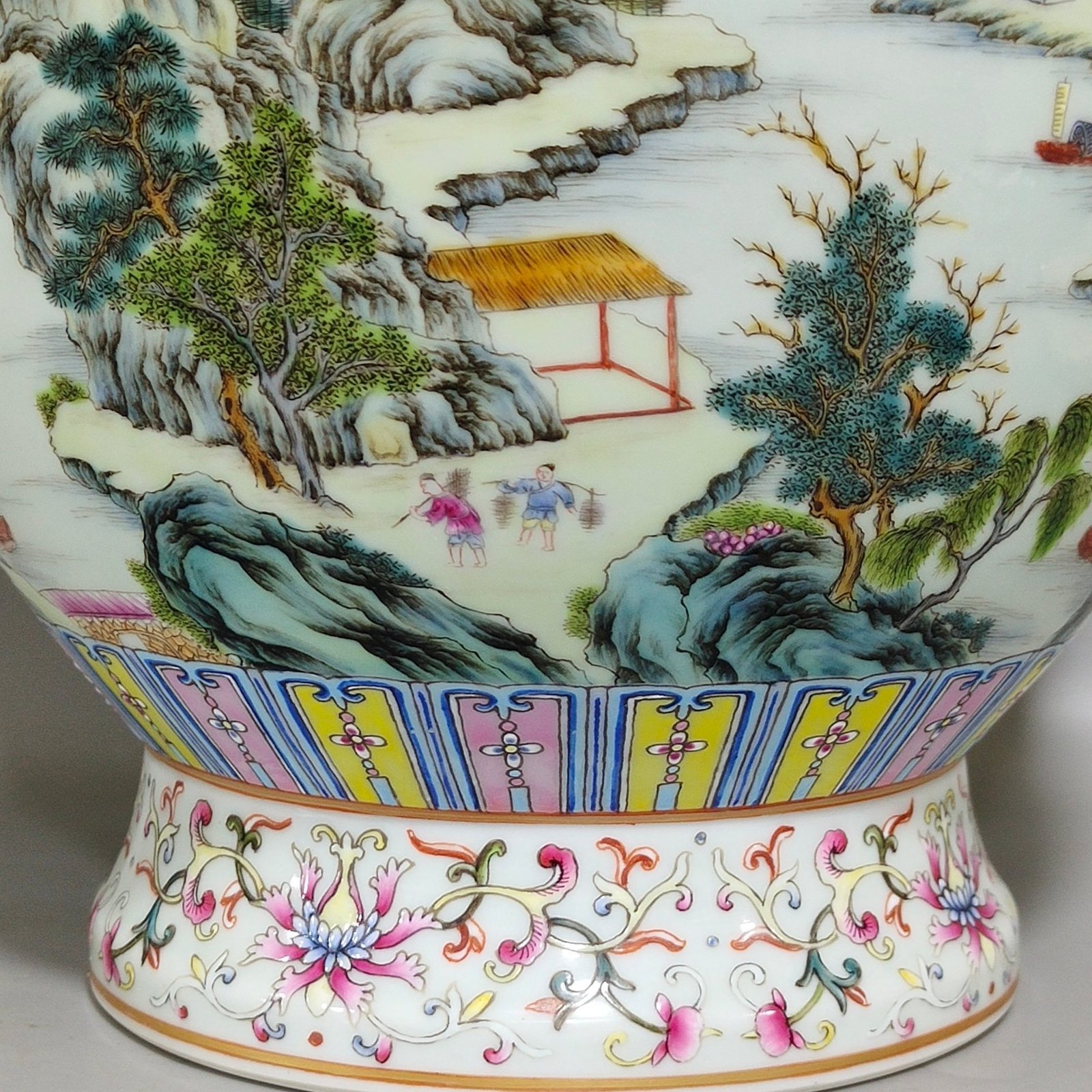 Qing Dynasty Qianlong Fushou Shuangquan landscape amphora