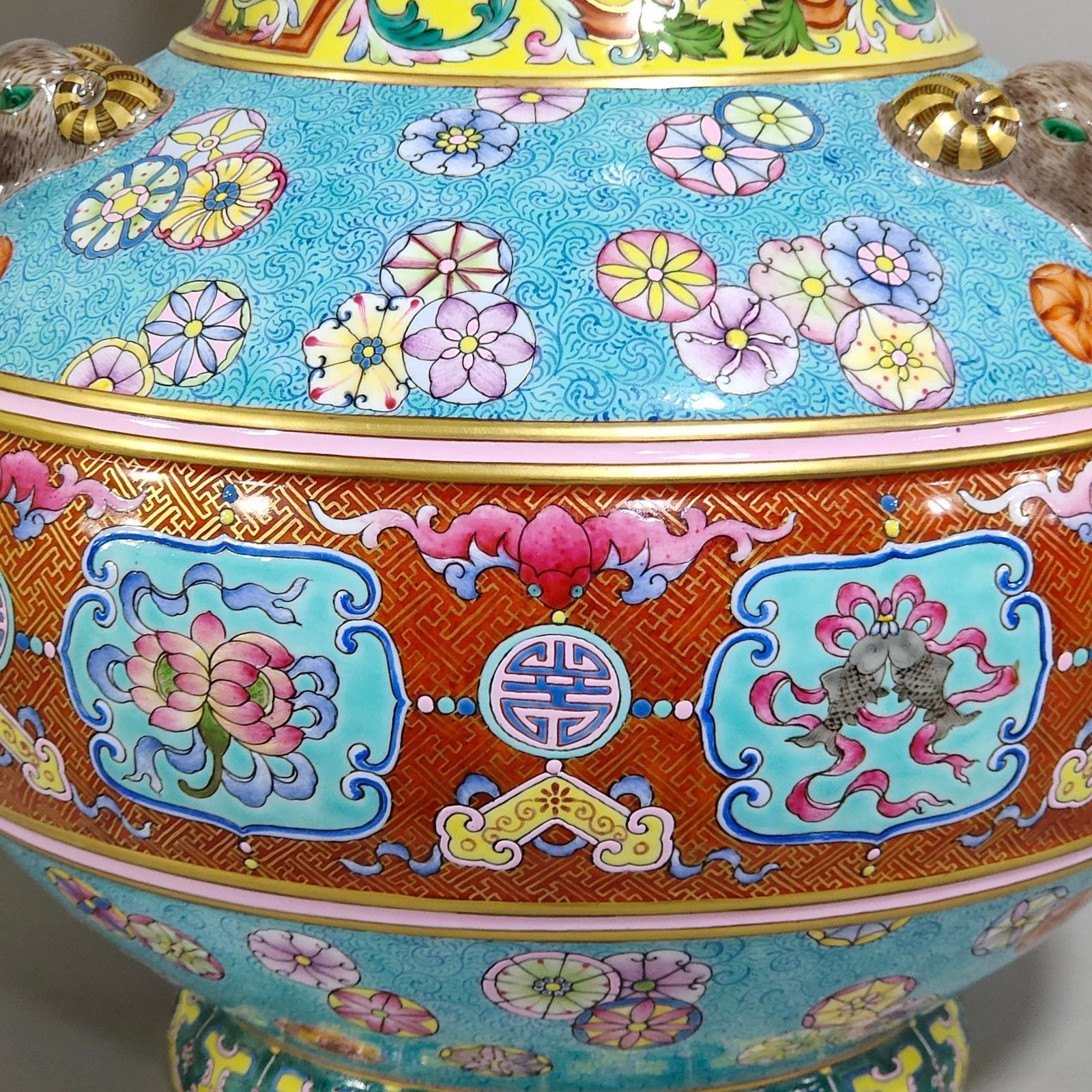 Qing Dynasty Qianlong blessing and longevity Kaitai vase with eight treasures pattern and three sheep