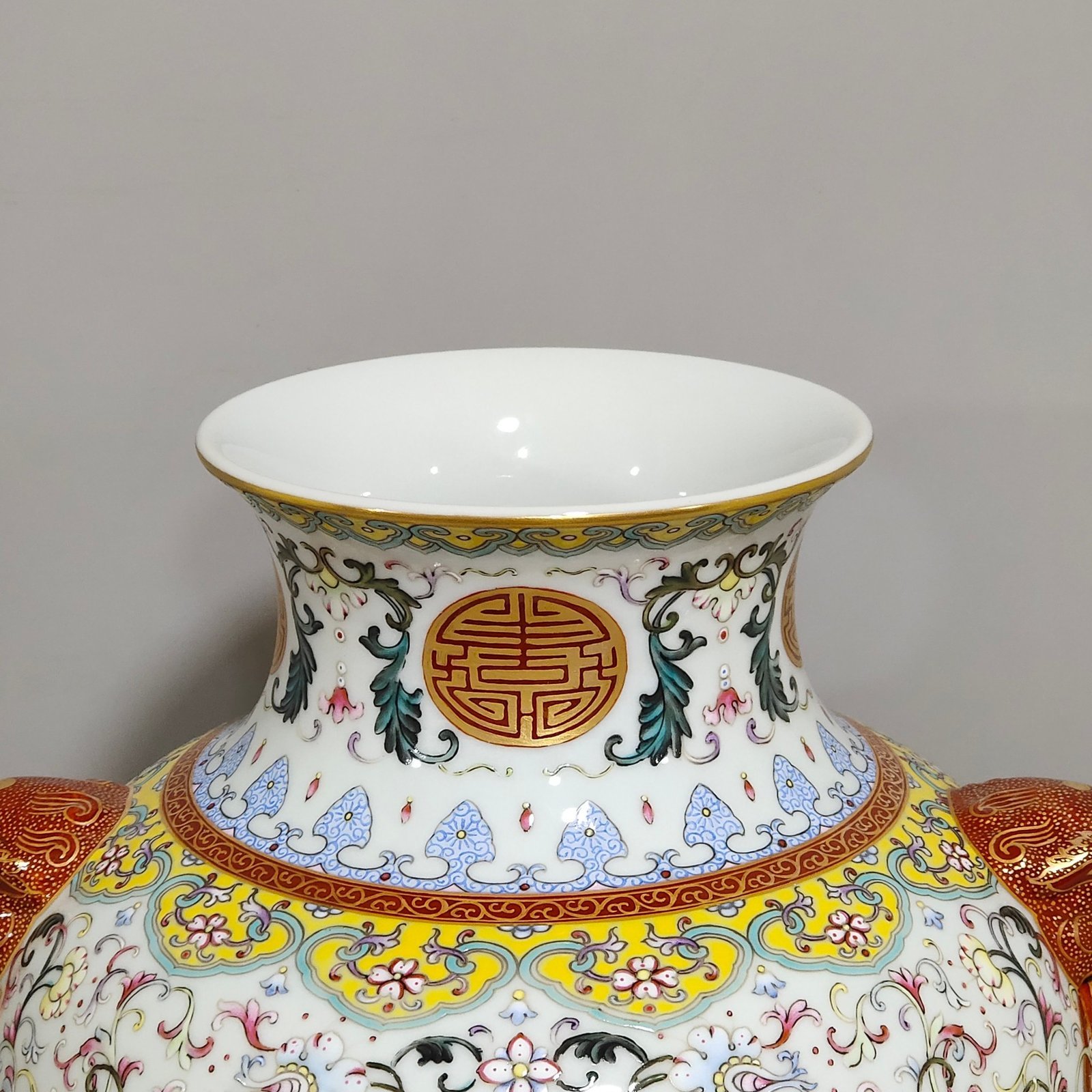 Qing Dynasty Qianlong A double eared statue of fortune and longevity