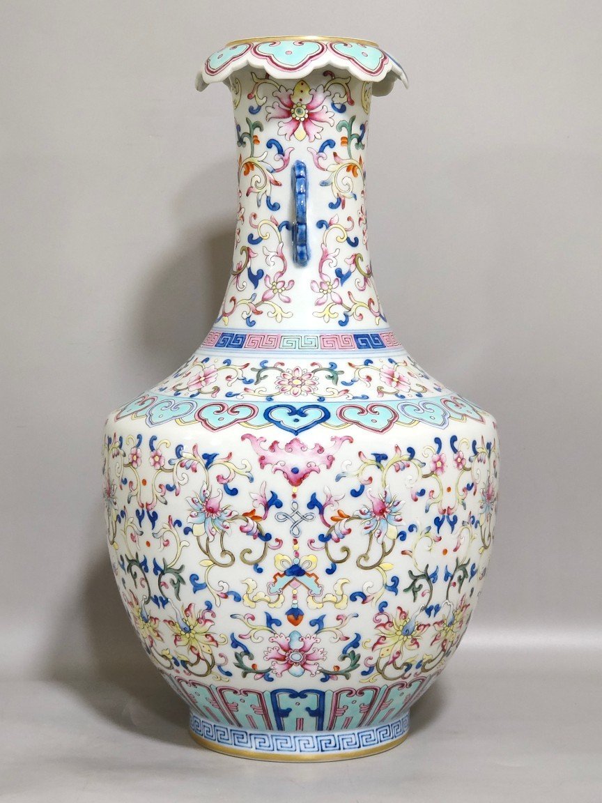 Qing Dynasty Qianlong Fushou Lian amphorae