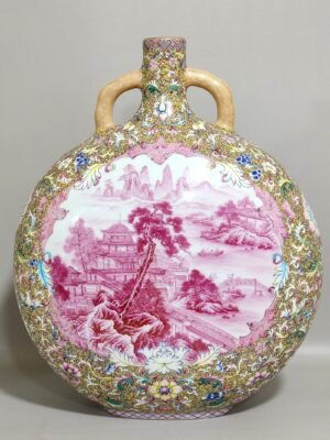 Qing Dynasty Qianlong Fushou continuous window agate red landscape moon vase