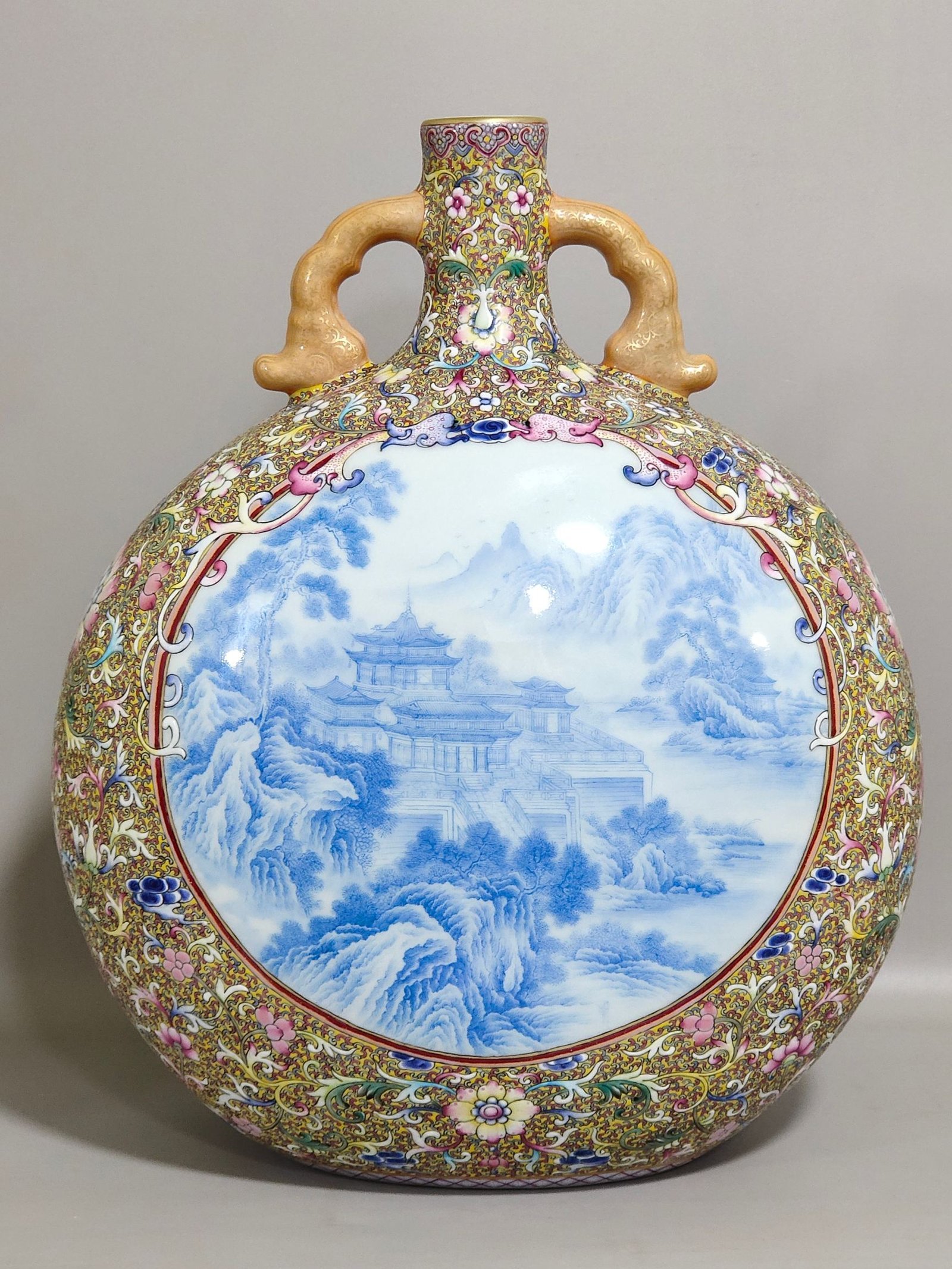 Qing Dynasty Qianlong Fushou continuous window blue landscape moon vase