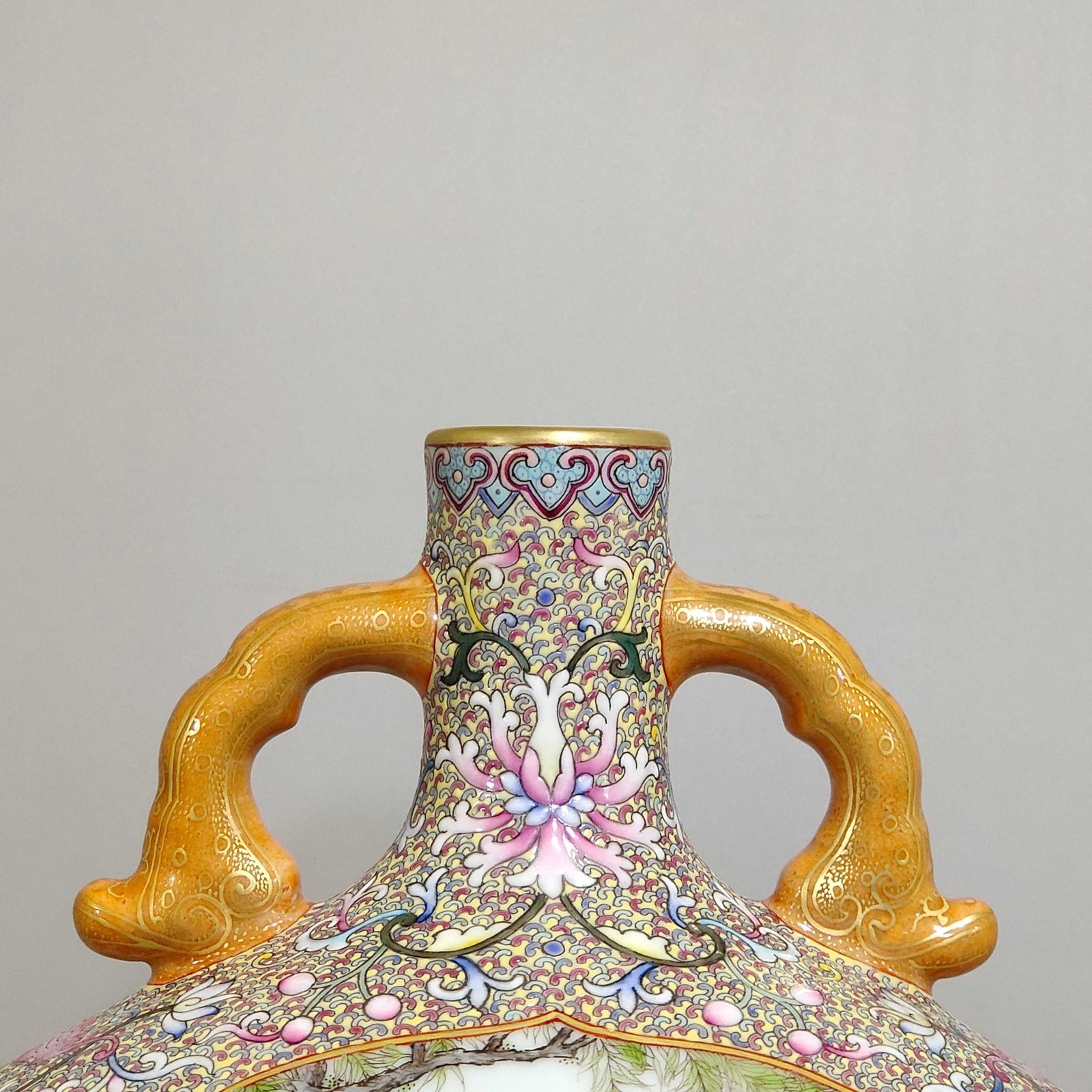 Qing Dynasty Qianlong blessing and longevity a moon holding vase