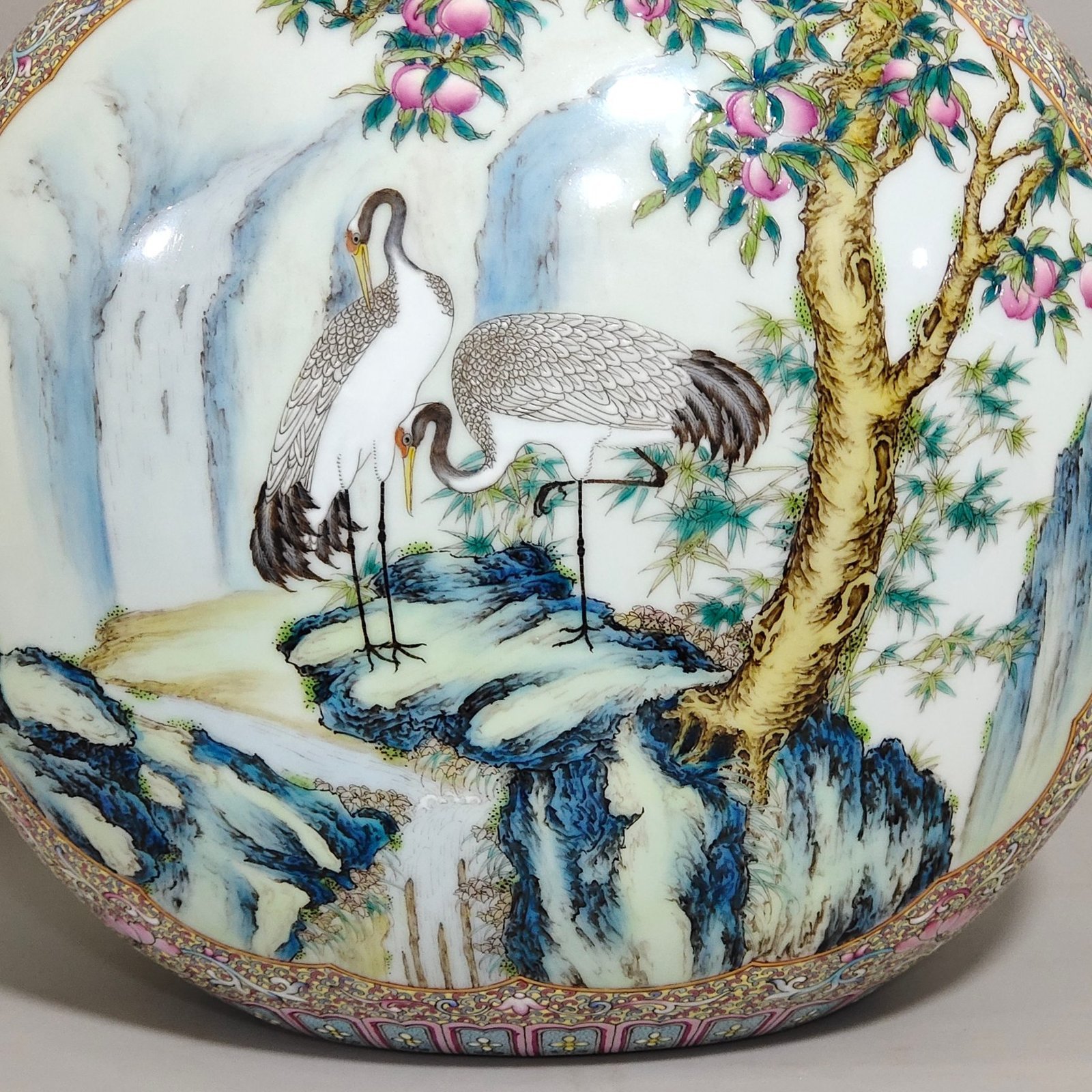 Qing Dynasty Qianlong blessing and longevity a moon holding vase