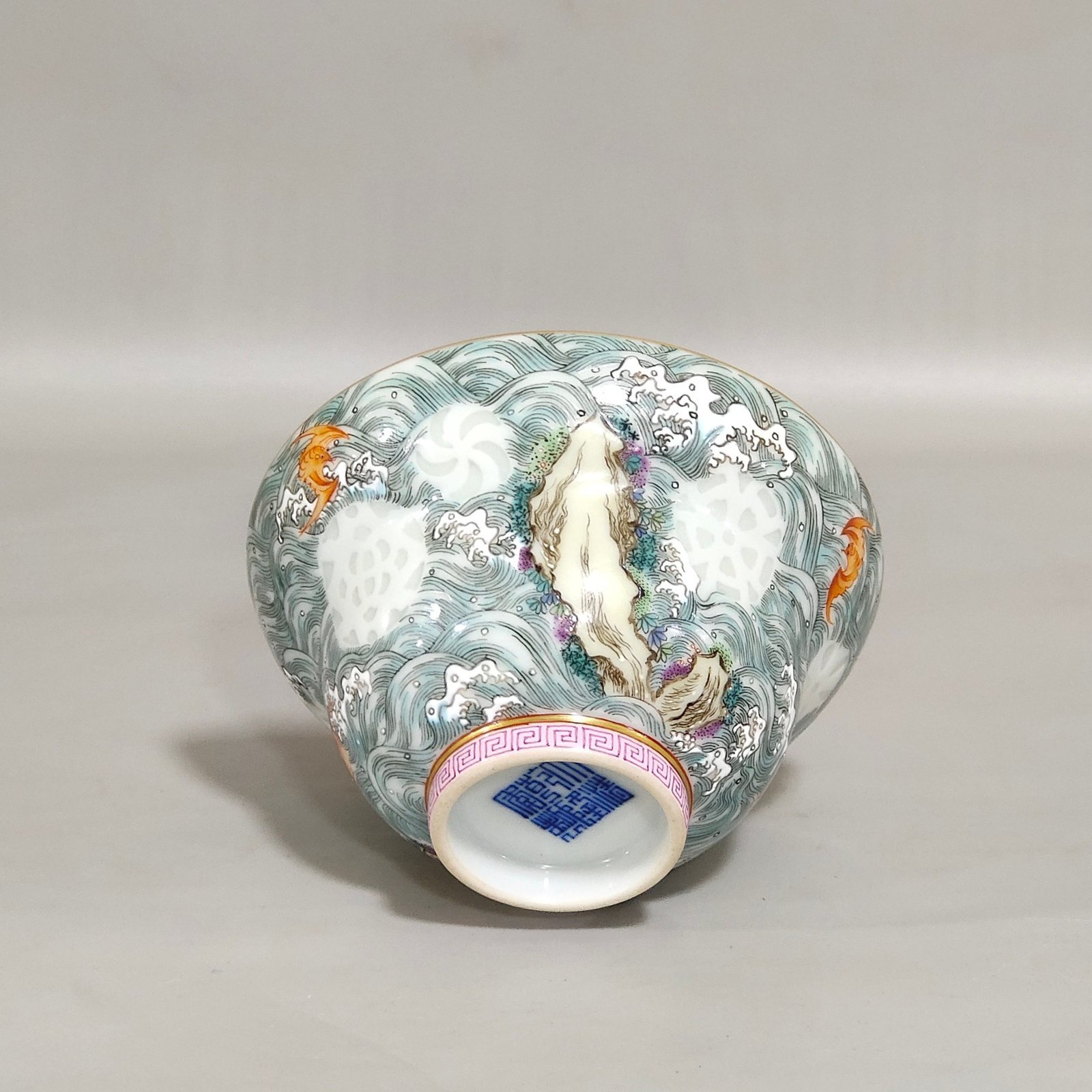 Qing Dynasty Qianlong Fushan Shouhai folded exquisite cup