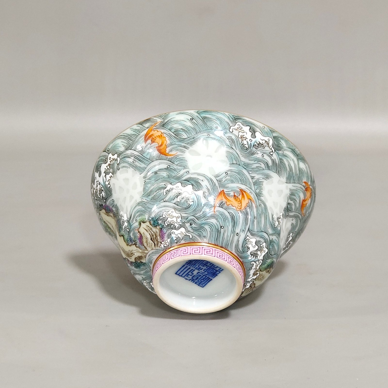 Qing Dynasty Qianlong Fushan Shouhai folded exquisite cup