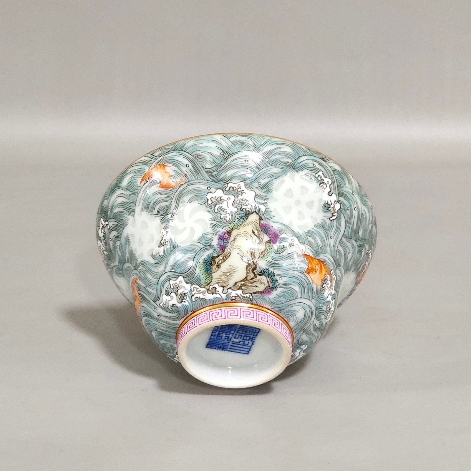 Qing Dynasty Qianlong Fushan Shouhai folded exquisite cup