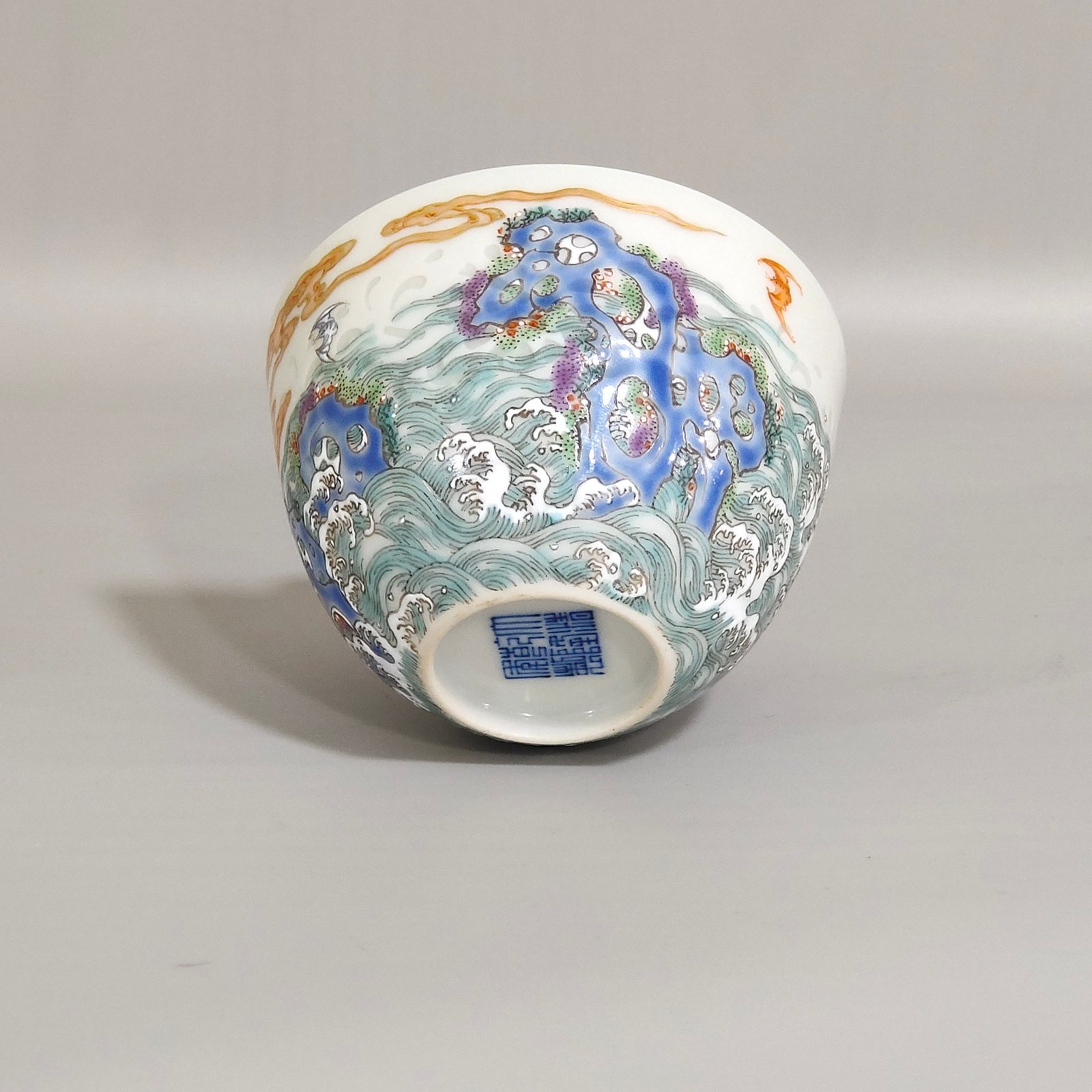 Qing Dynasty Qianlong Fushan Shouhai exquisite cup