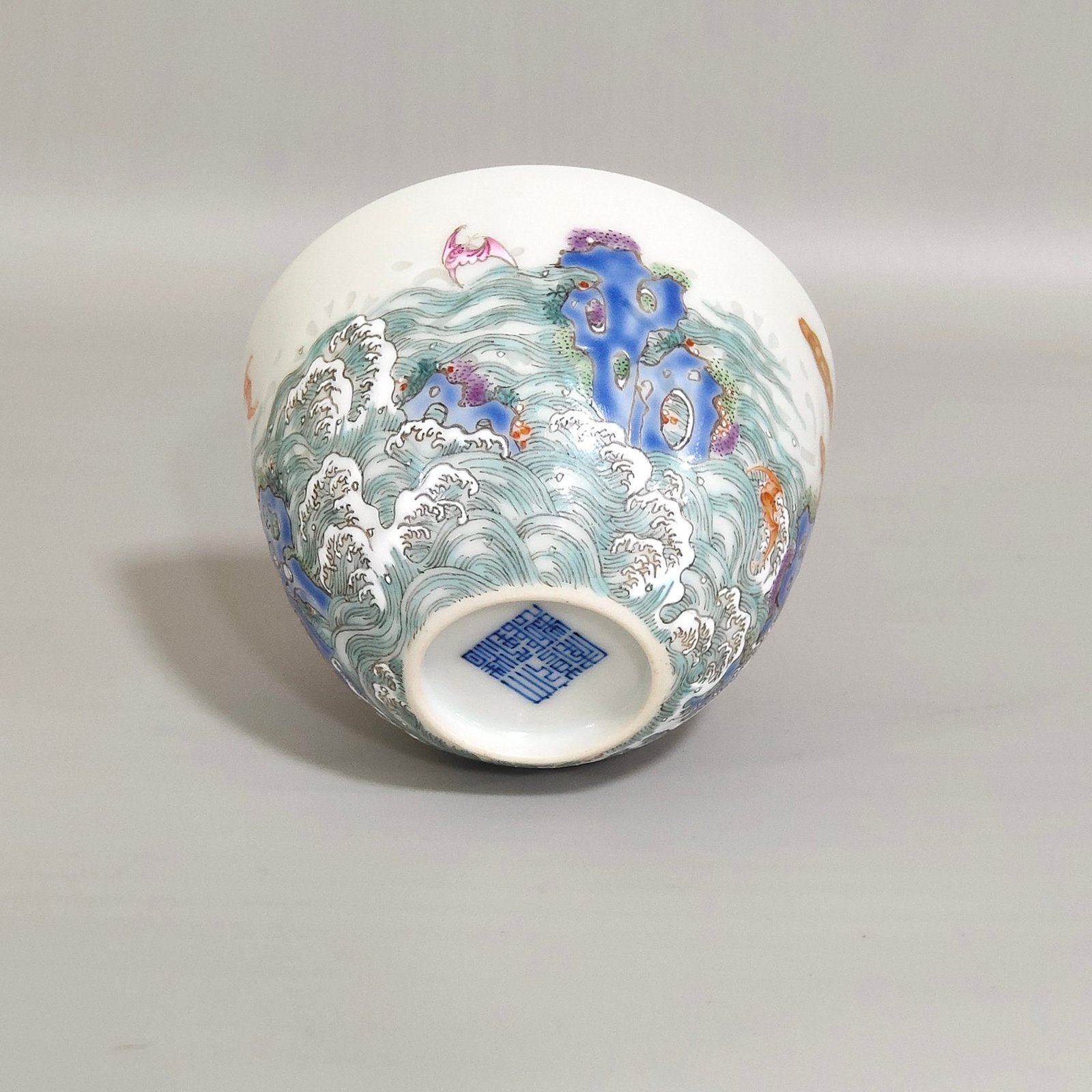 Qing Dynasty Qianlong Fushan Shouhai exquisite cup