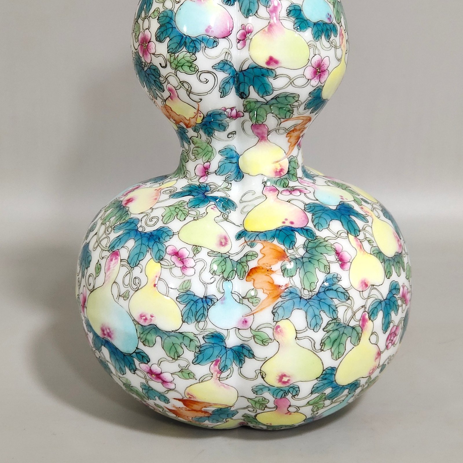 Qing Dynasty Qianlong Fuluwan three tube gourd bottle