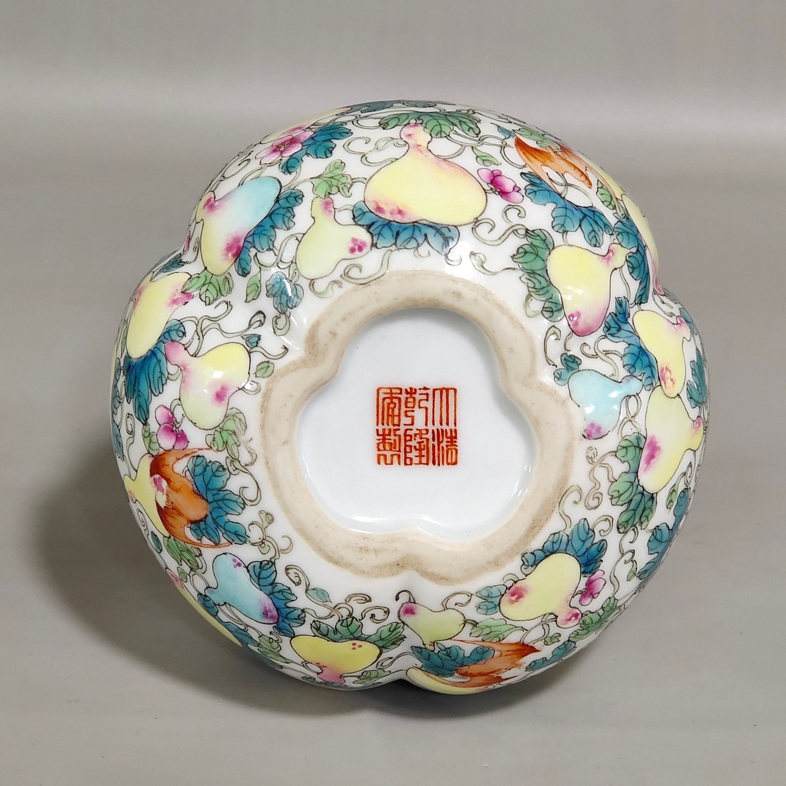 Qing Dynasty Qianlong Fuluwan three tube gourd bottle