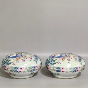Qing Dynasty Qianlong boy's spring cover box