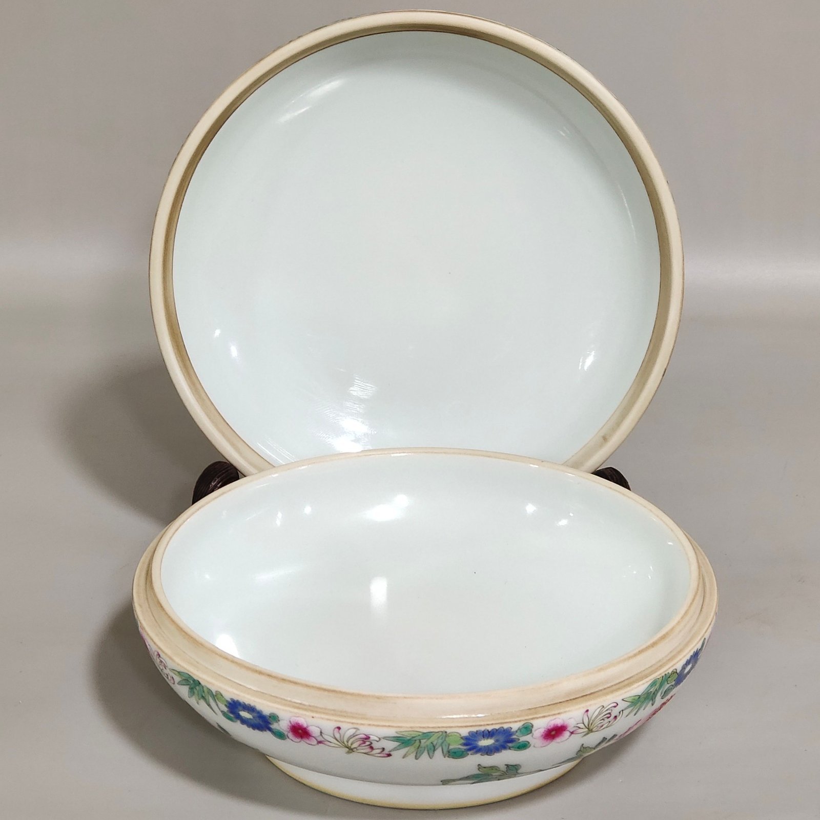 Qing Dynasty Qianlong boy’s spring cover box