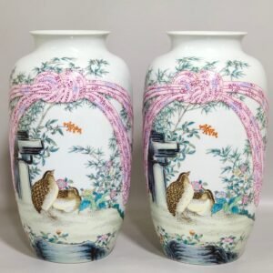 Qing Dynasty Qianlong bamboo newspaper peace cloth with lantern vase