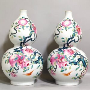 Qing Dynasty Qianlong ever open gourd bottle with a smiling mouth