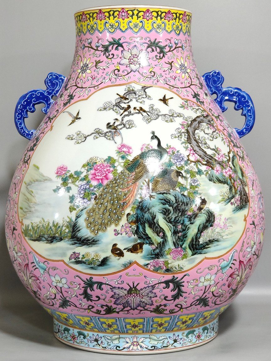 Qing Dynasty Qianlong pink ground window opening Buddha barrel statue