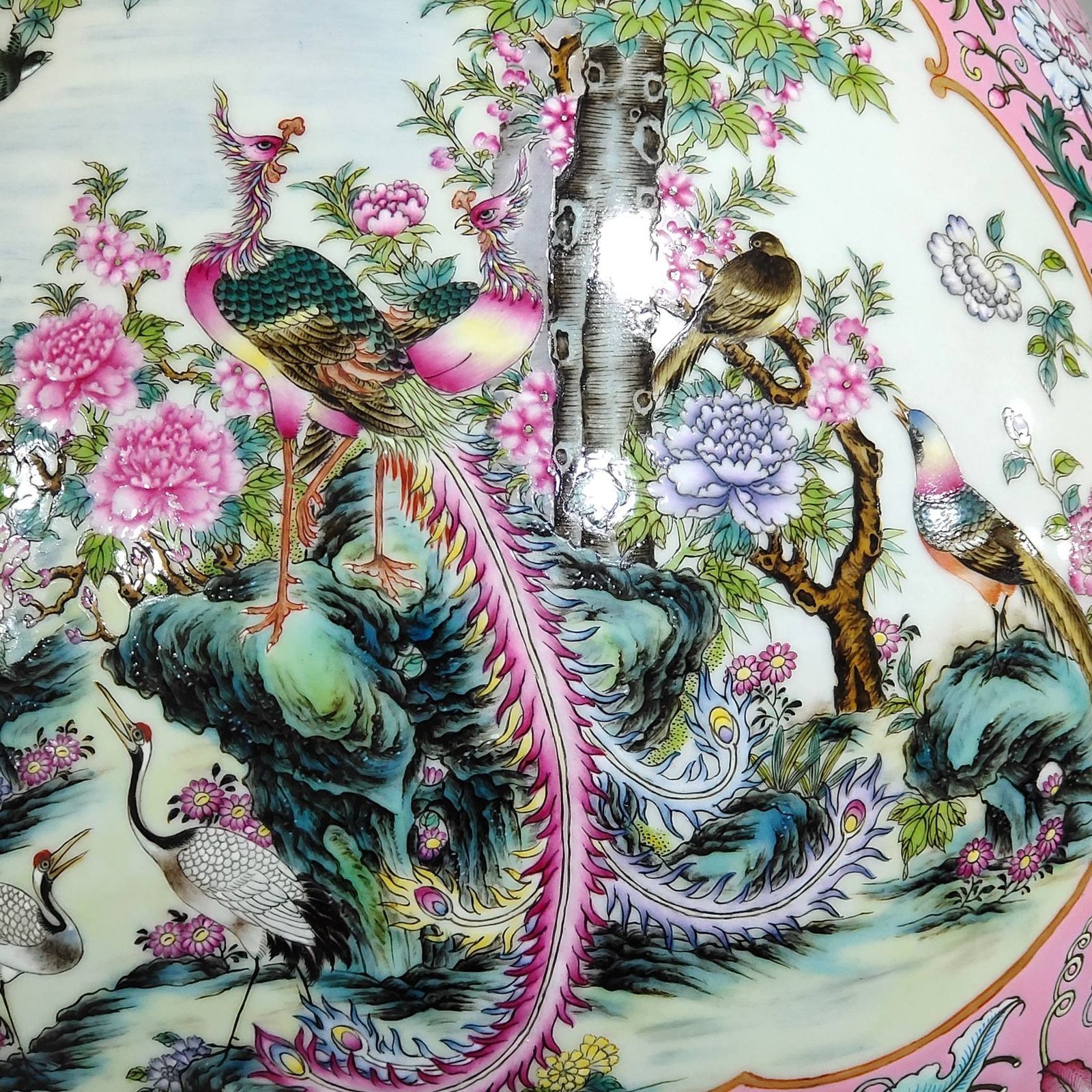 Qing Dynasty Qianlong pink ground window opening Buddha barrel statue