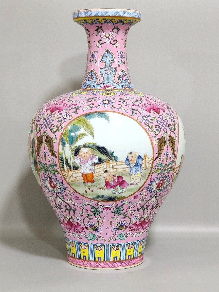 Qing Dynasty Qianlong pink window vase
