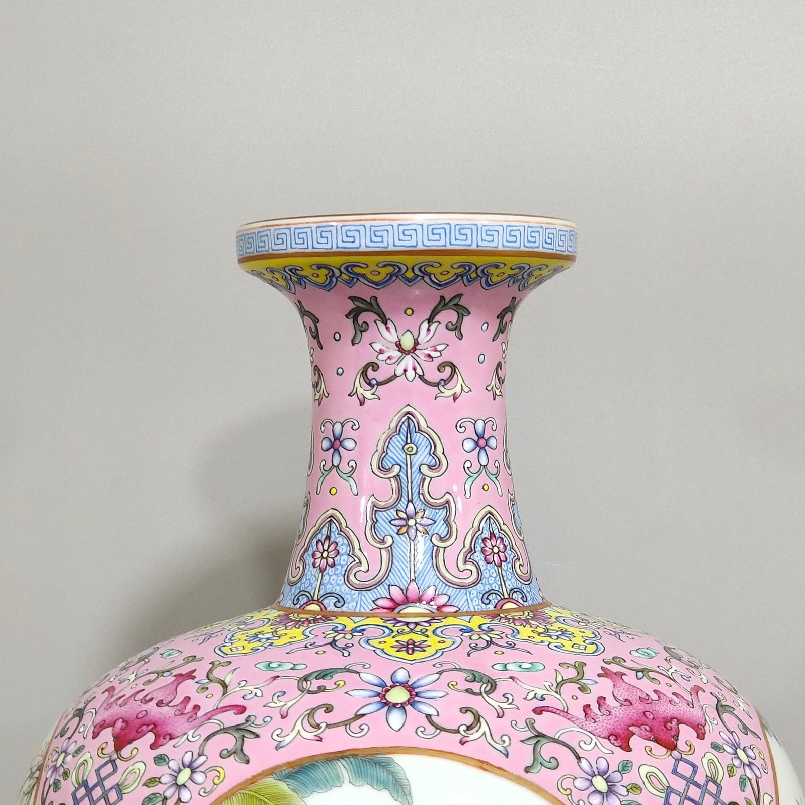 Qing Dynasty Qianlong pink window vase